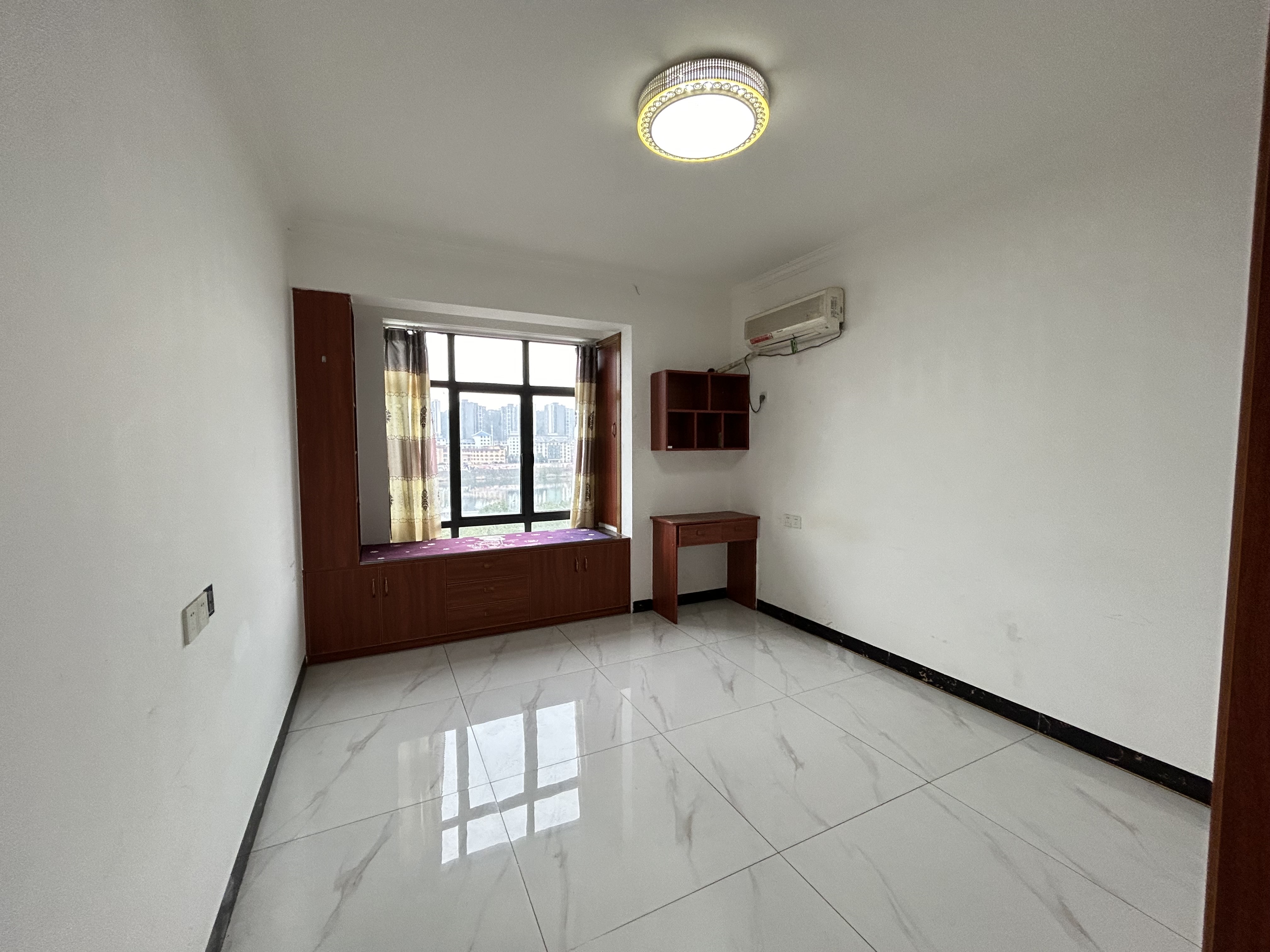 南门口安置小区一期 3室2厅2卫 2000.0元/月 南门口安置小区一期 3室2厅2卫 2000.0元/月室内图