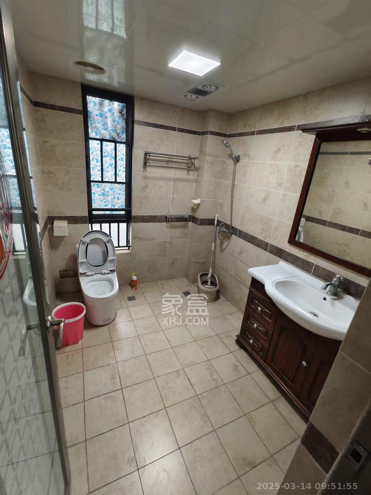 卓越蔚蓝海岸一期 3室2厅1卫 3000.0元/月 卓越蔚蓝海岸一期 3室2厅1卫 3000.0元/月室内图