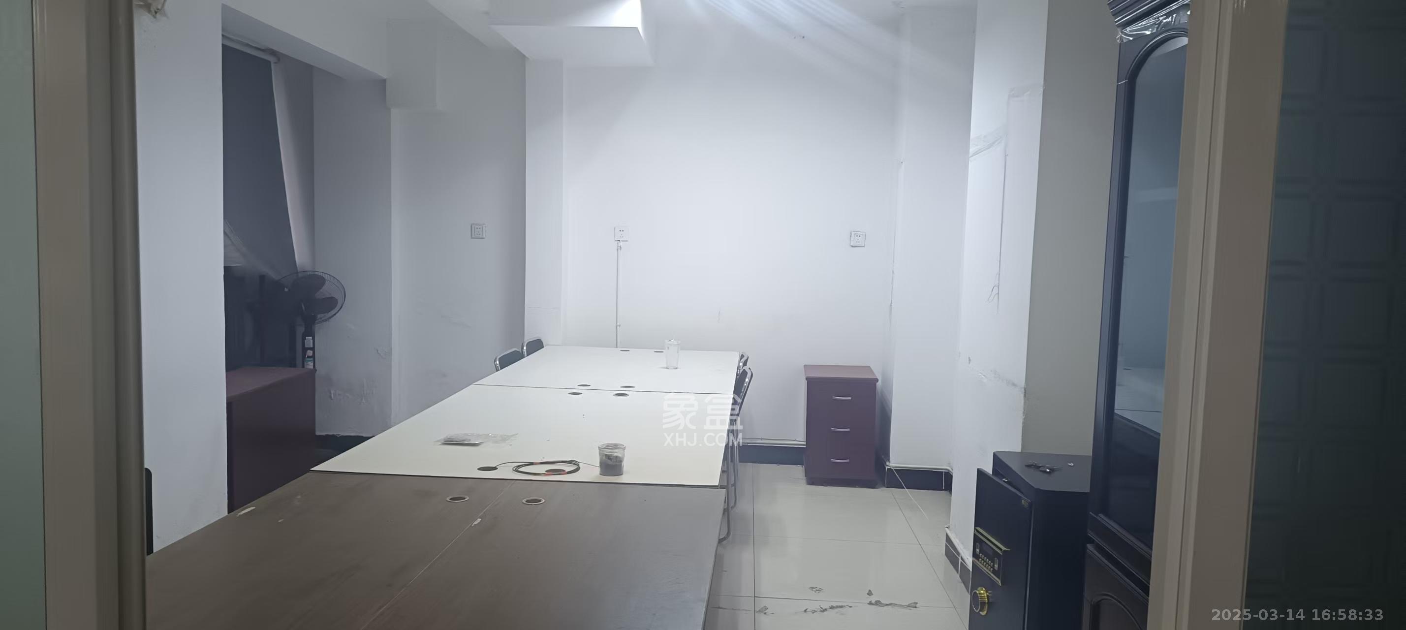 都市阳光大厦 4室2厅1卫 4800.0元/月 都市阳光大厦 4室2厅1卫 4800.0元/月室内图