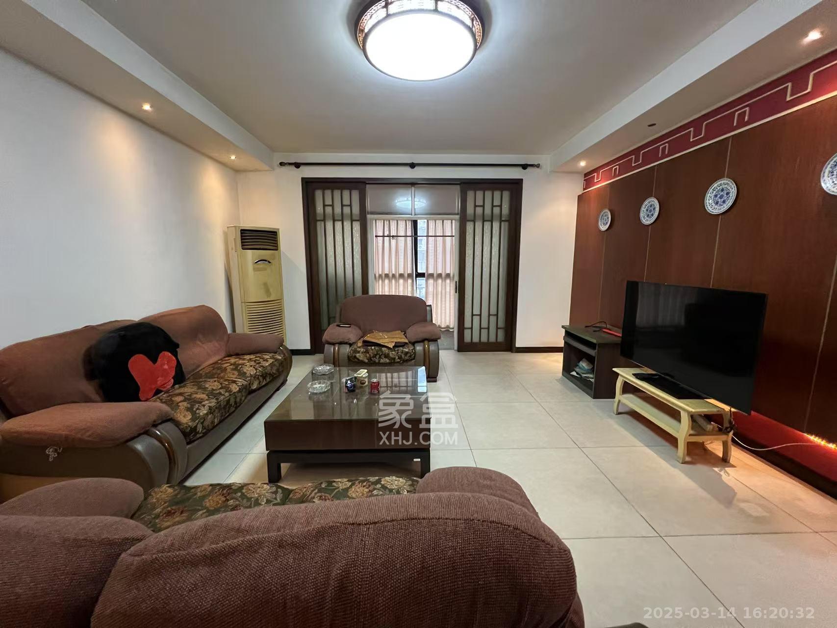 霞光山庄南苑 4室2厅1卫 68.0万 霞光山庄南苑 4室2厅1卫 68.0万室内图