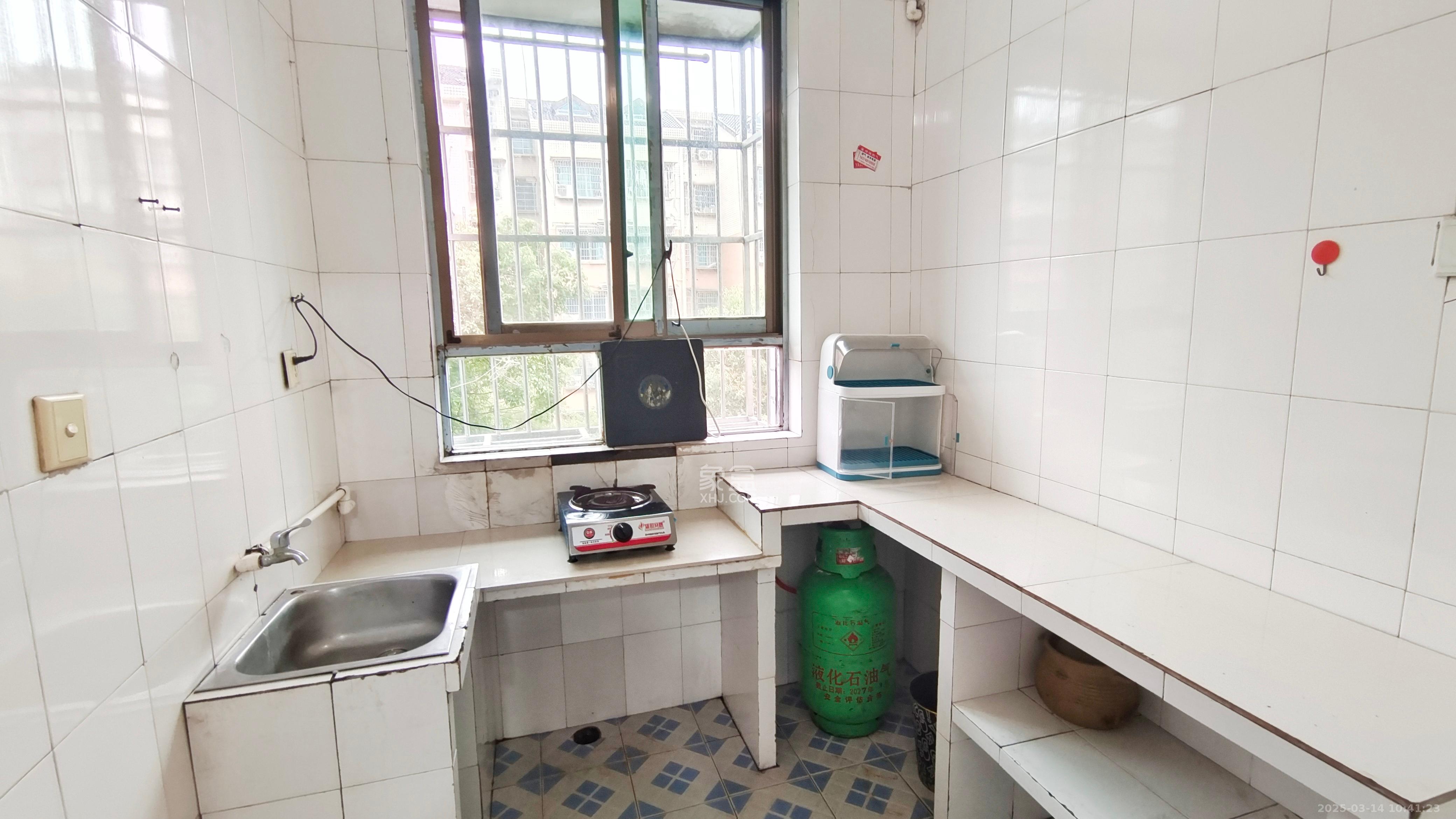 扬帆小区  1室1厅1卫   1300.00元/月室内图