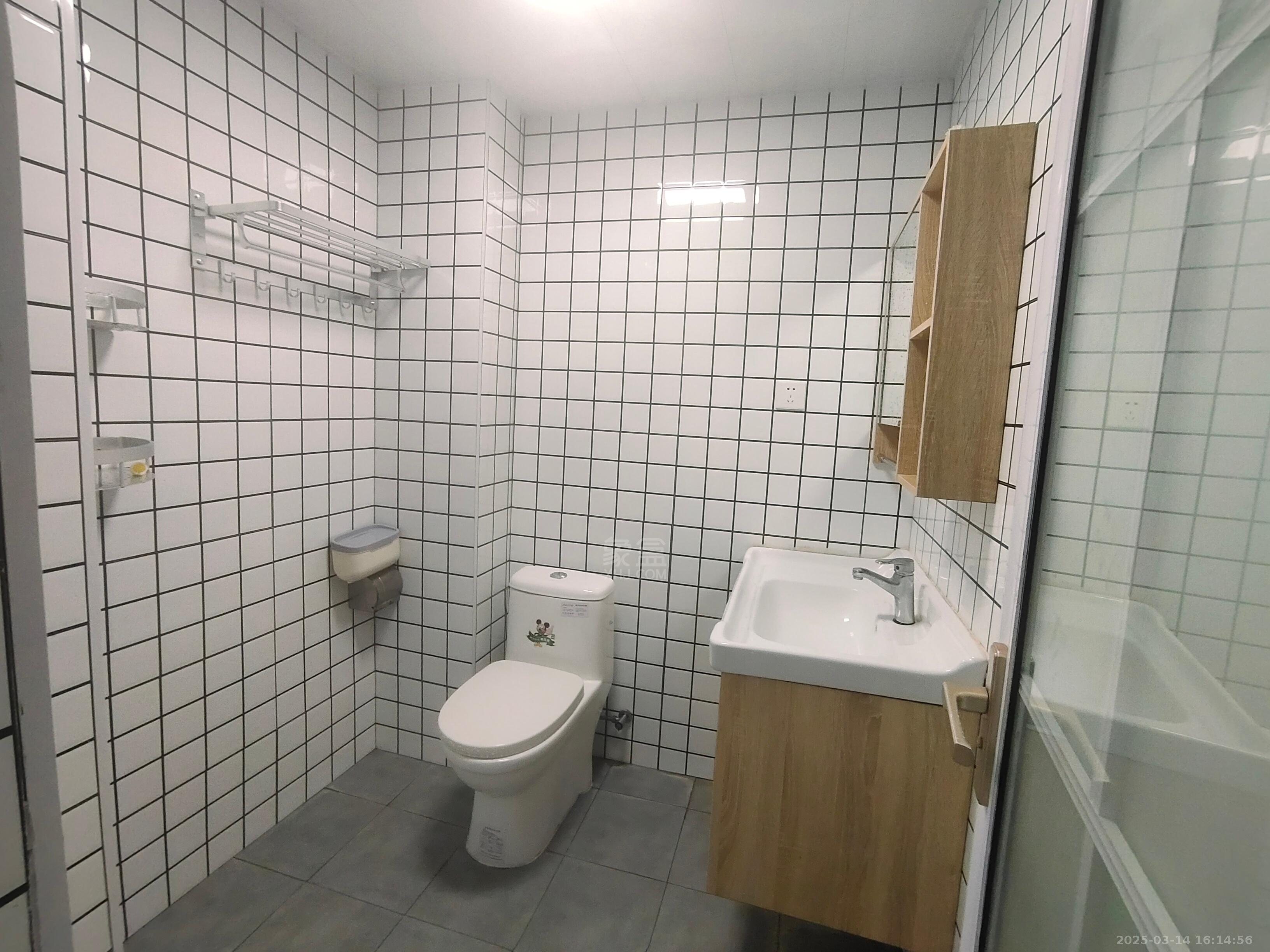 文化园三期 1室1厅1卫 1200.0元/月 文化园三期 1室1厅1卫 1200.0元/月室内图