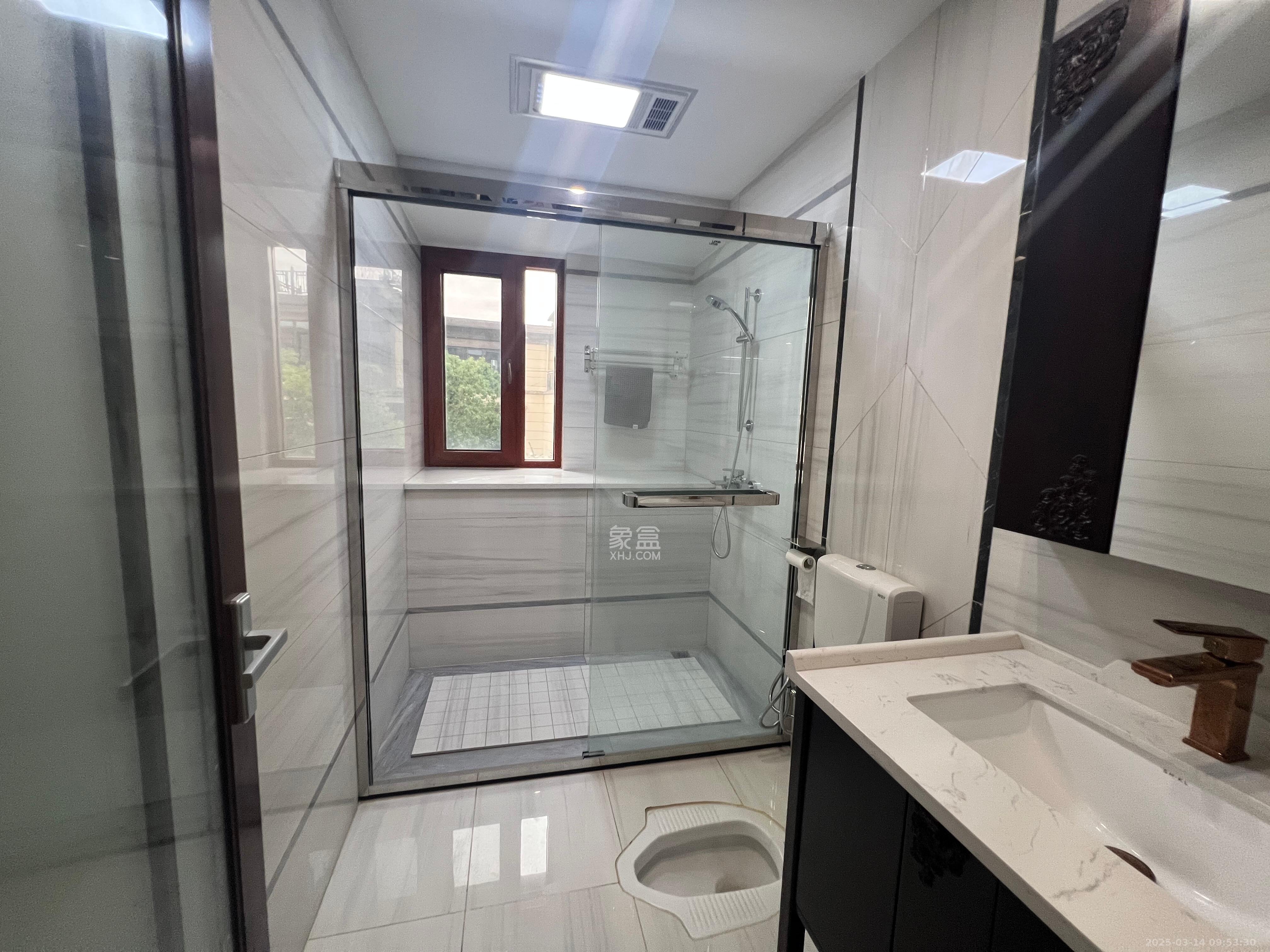 九华湘江富力城  4室2厅4卫    458.0万 九华湘江富力城  4室2厅4卫    458.0万客厅