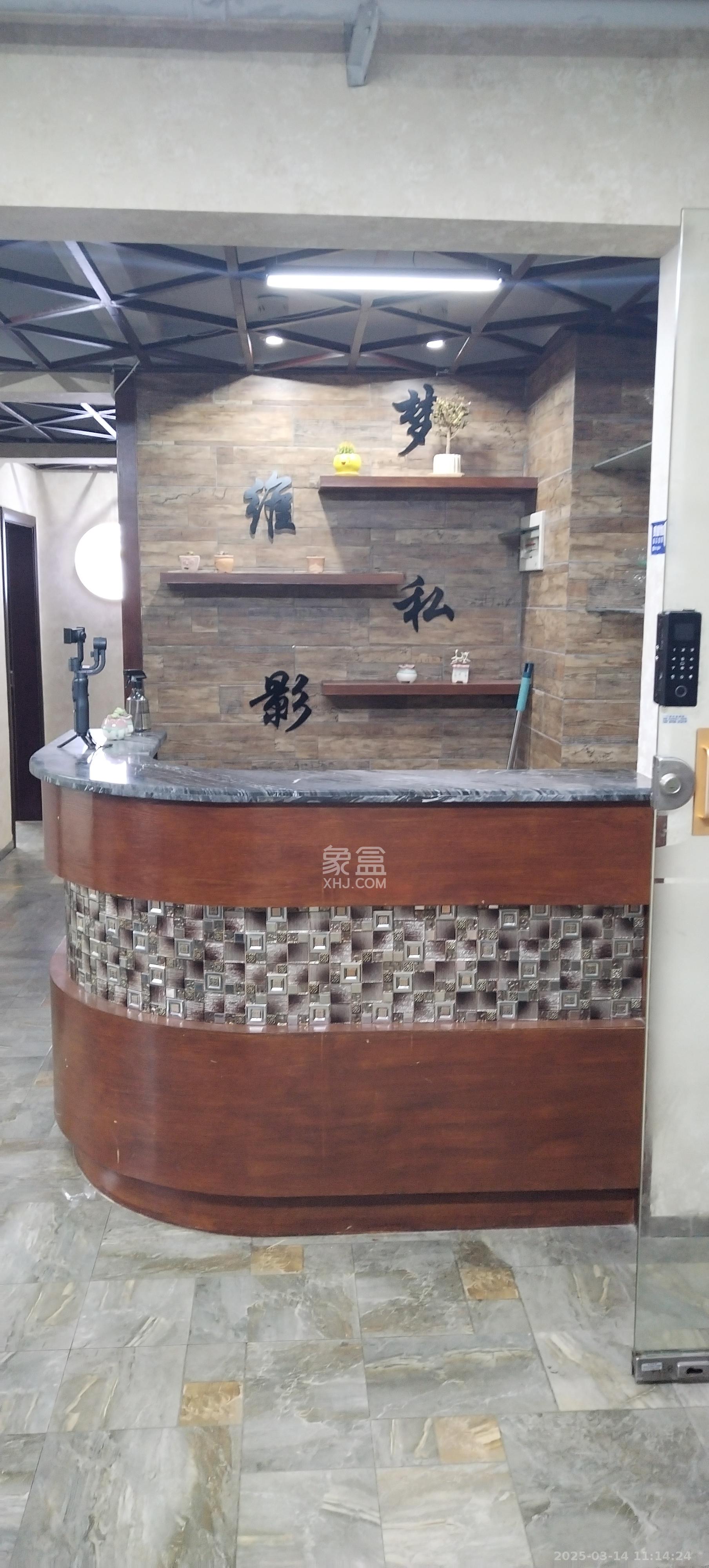 德思勤城市广场（宝格丽公寓）  4室2厅2卫   6000.00元/月
