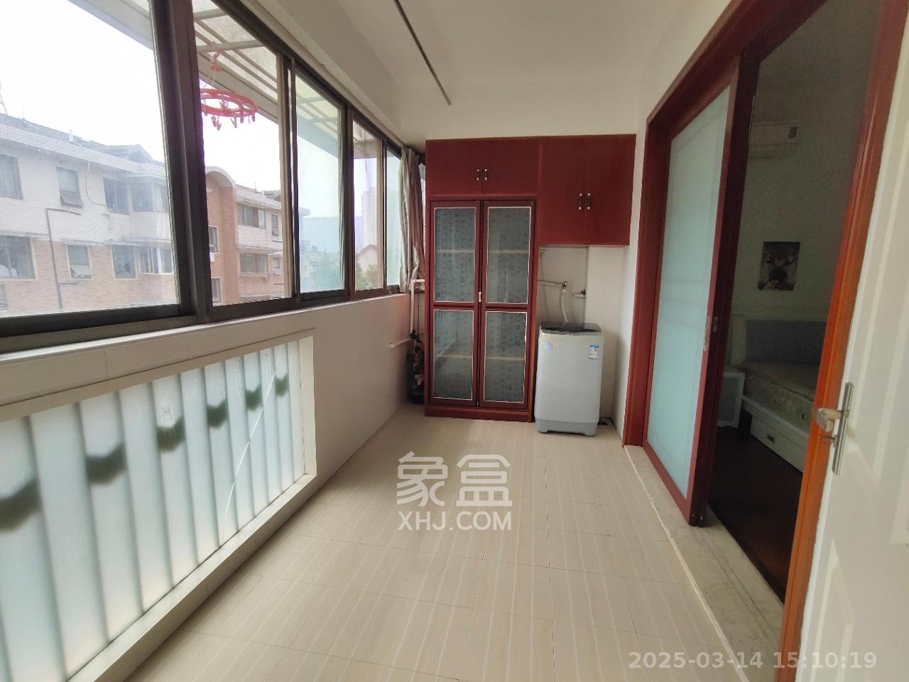 芙蓉公寓  3室2廳1衛(wèi)   2600.00元/月室內圖
