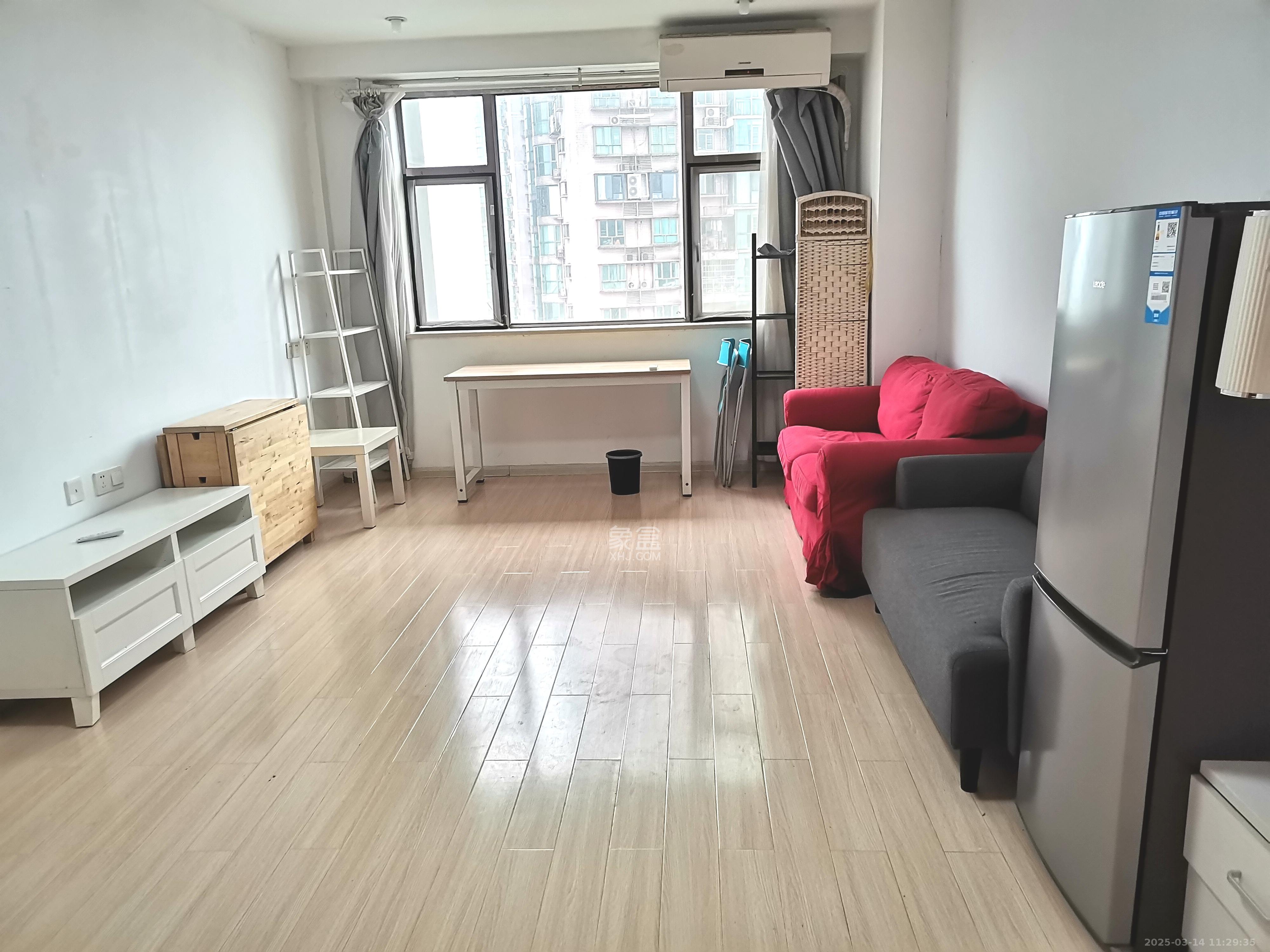 昊天大厦 1室1厅1卫 2000.0元/月 昊天大厦 1室1厅1卫 2000.0元/月室内图