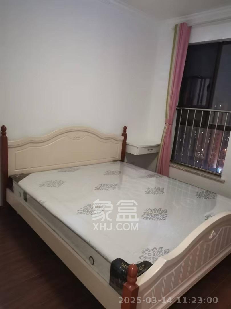 欧莱雅郡 3室2厅1卫 2000.0元/月 欧莱雅郡 3室2厅1卫 2000.0元/月室内图