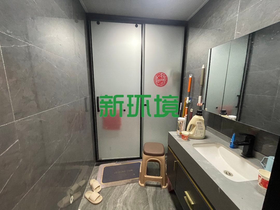 东方明珠  4室2厅2卫    82.0万客厅