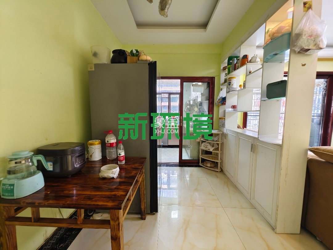 锦绣边城 3室2厅2卫 59.80万 锦绣边城 3室2厅2卫 59.80万客厅