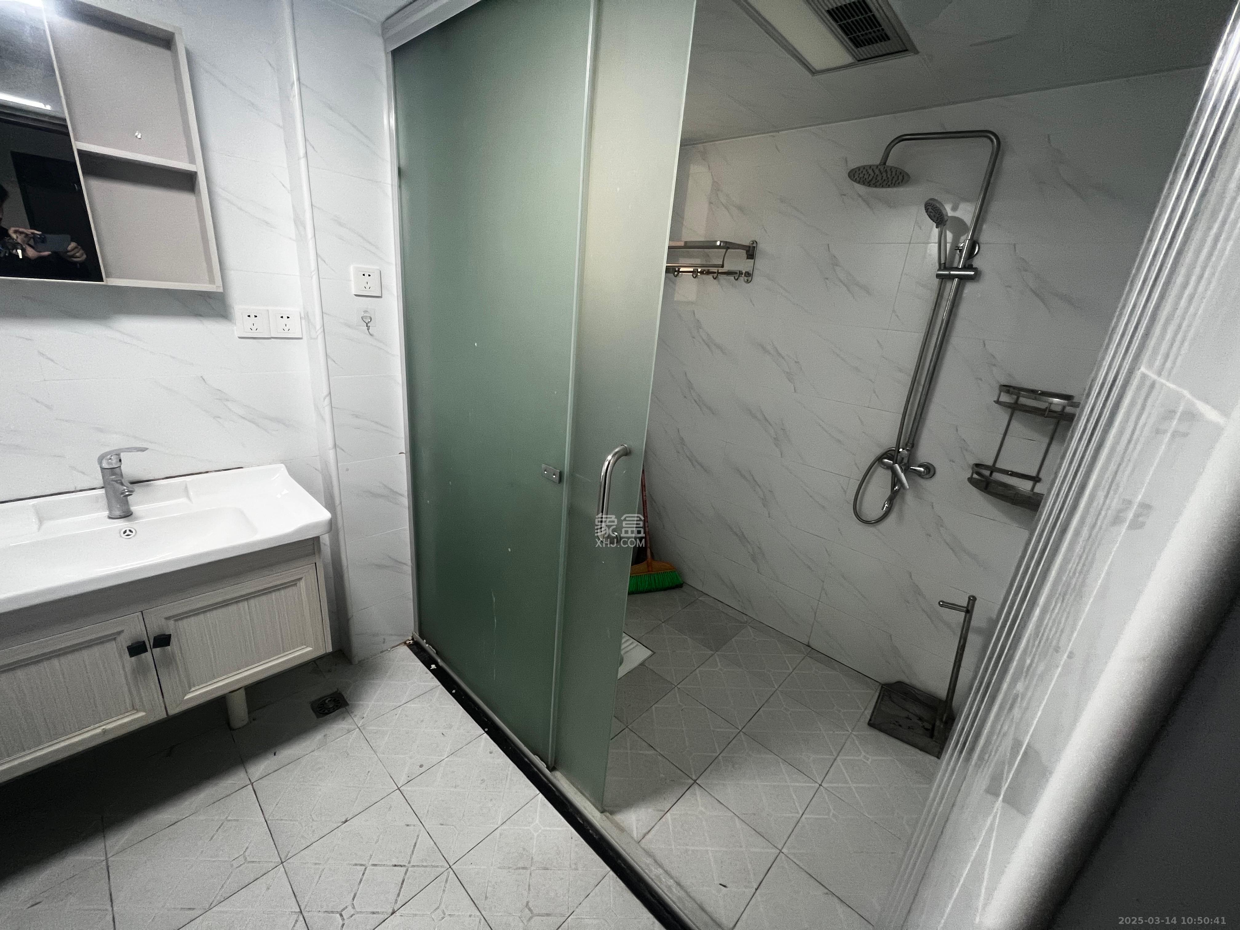 一心花苑 3室2厅1卫 3000.0元/月 一心花苑 3室2厅1卫 3000.0元/月室内图