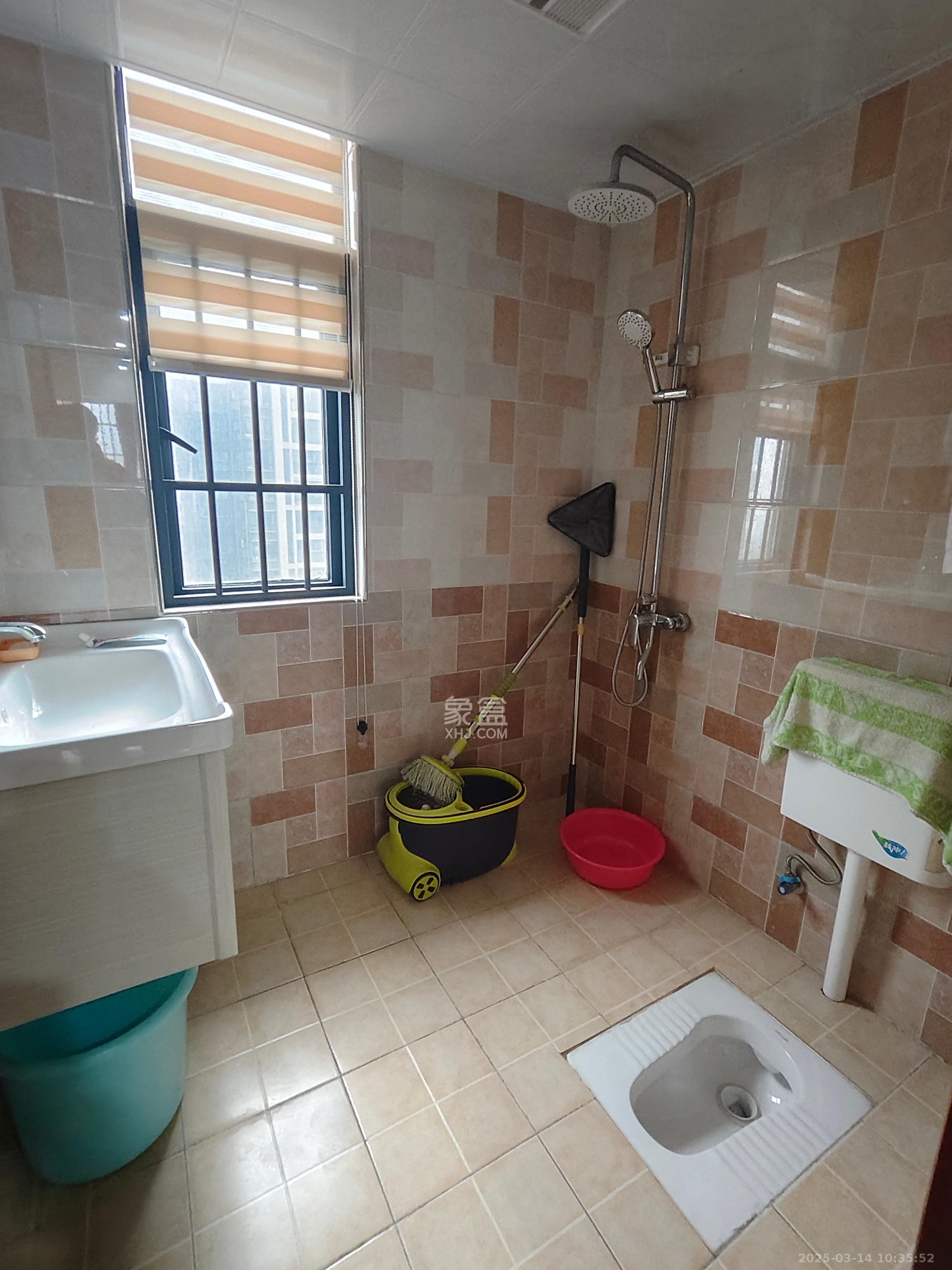 蓝山郡 2室2厅1卫 2400.0元/月 蓝山郡 2室2厅1卫 2400.0元/月室内图