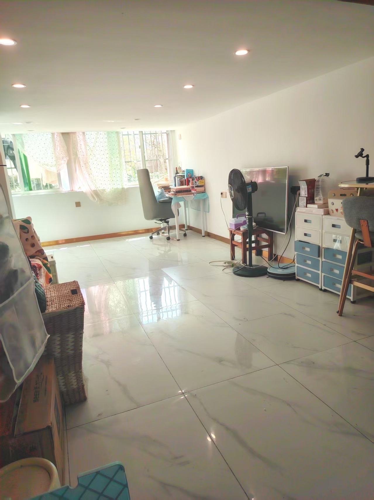 滨河花苑(原千代大厦) 1室1厅1卫 60.8万 滨河花苑(原千代大厦) 1室1厅1卫 60.8万客厅