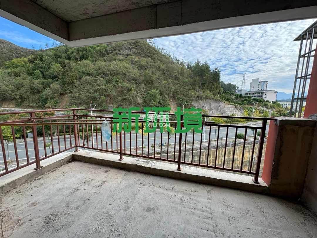 森林之家 3室2厅2卫 28.0万 森林之家 3室2厅2卫 28.0万阳台