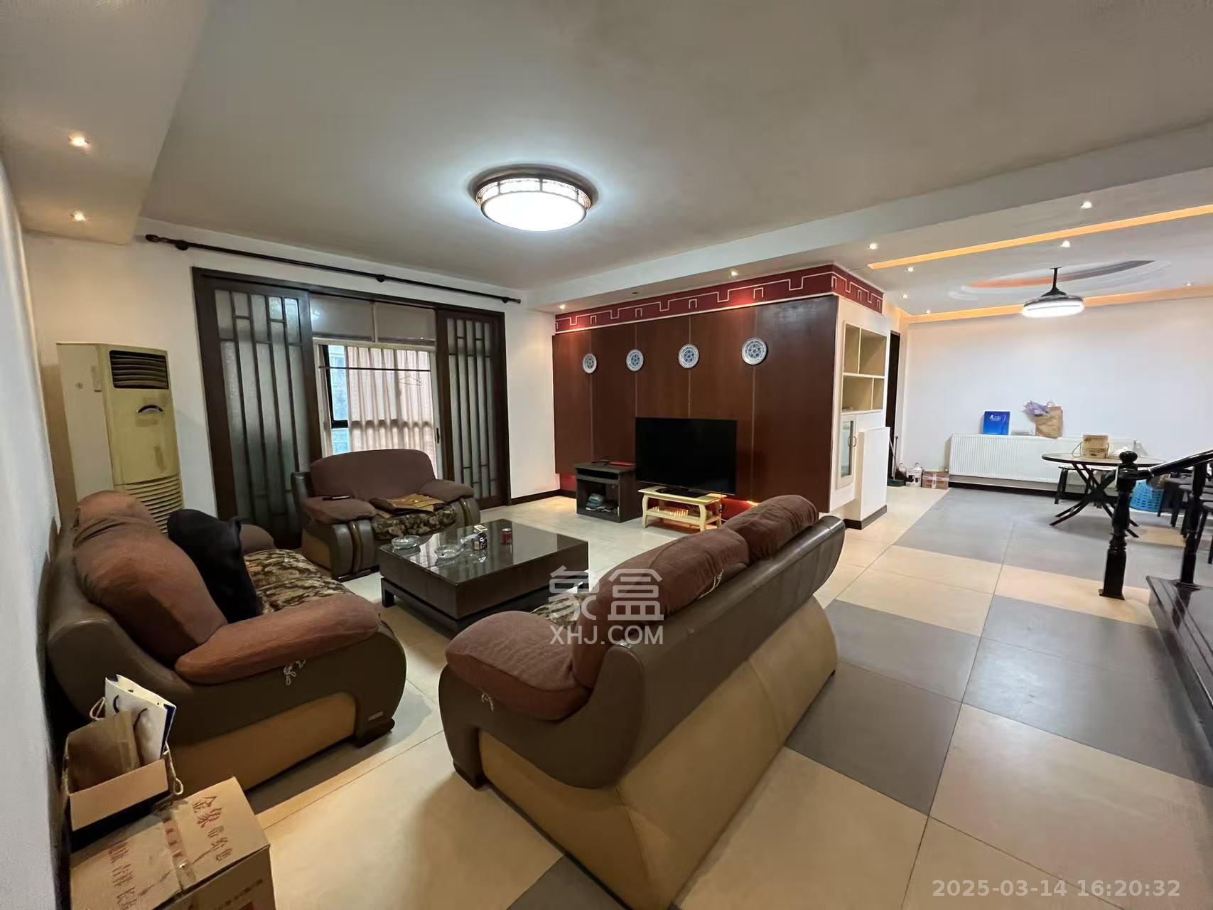 霞光山庄南苑 4室2厅1卫 68.0万 霞光山庄南苑 4室2厅1卫 68.0万室内图