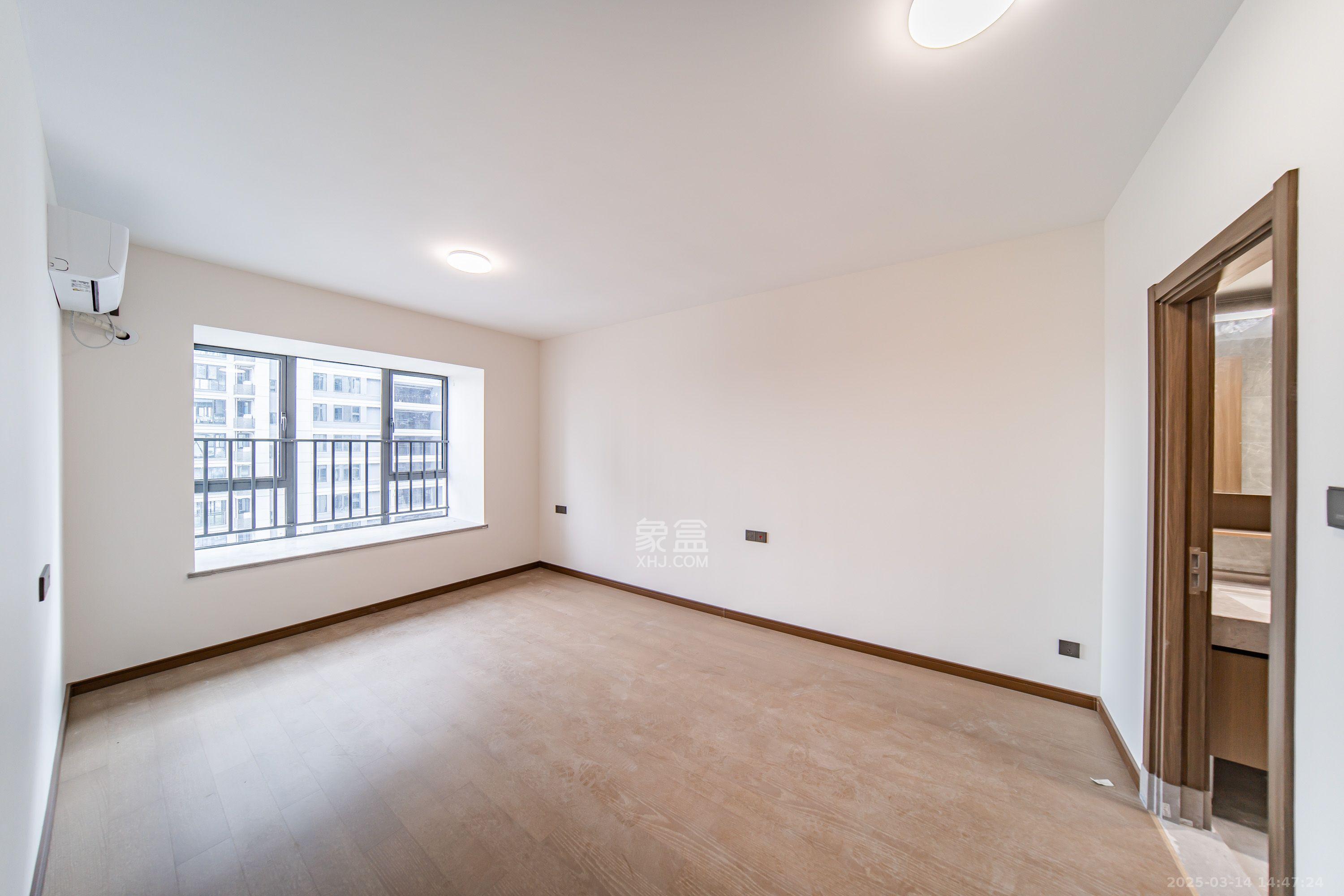 卓越洋湖晴翠 4室2厅2卫 3500.0元/月 卓越洋湖晴翠 4室2厅2卫 3500.0元/月室内图