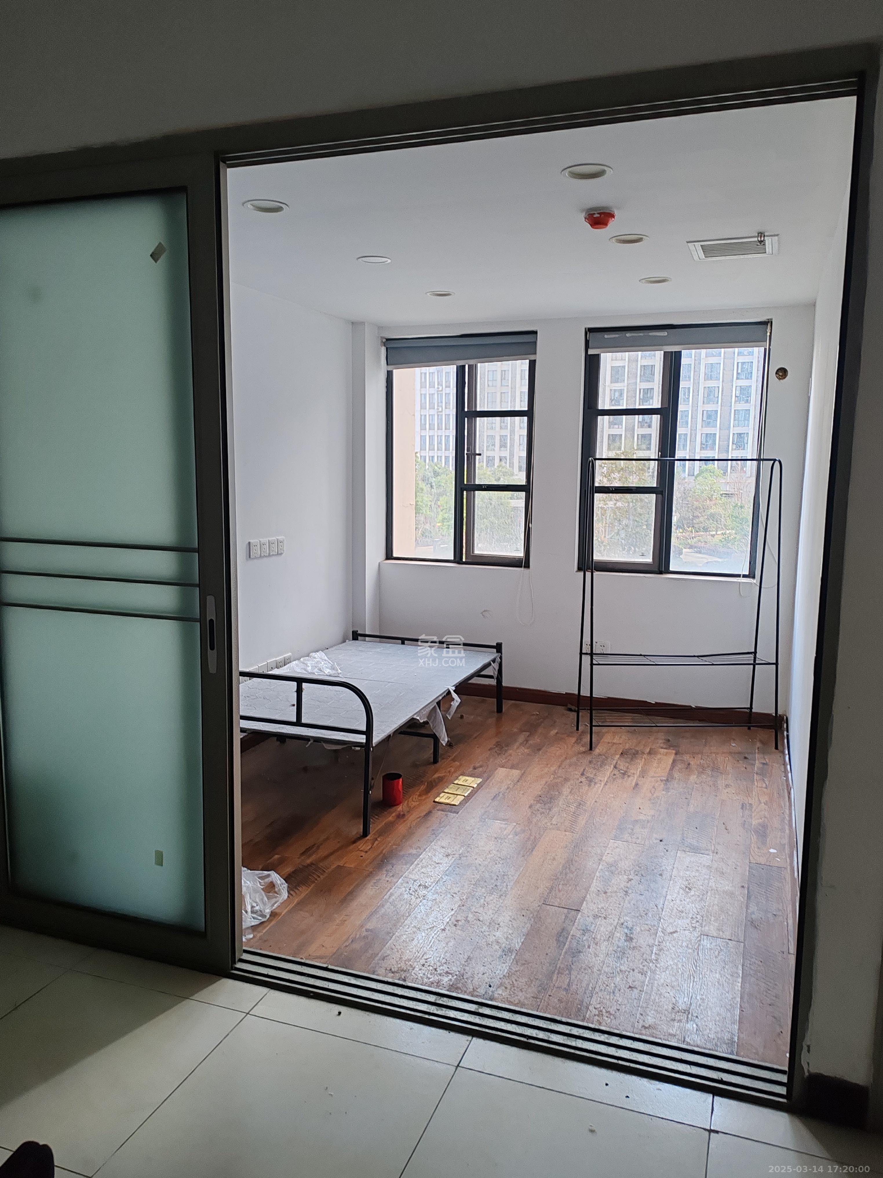 欧亚达国际广场 1室1厅1卫 1500.0元/月 欧亚达国际广场 1室1厅1卫 1500.0元/月室内图