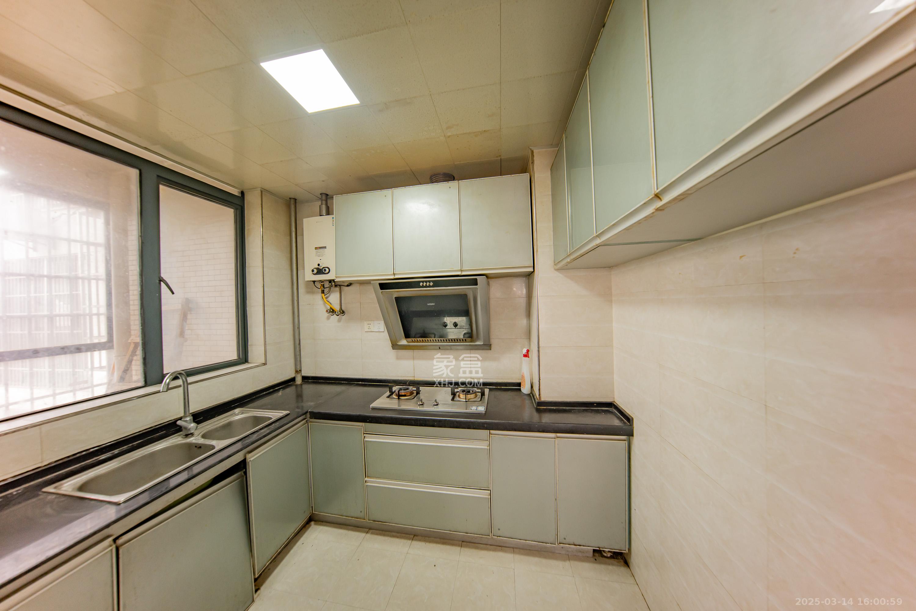 枫华府第 3室2厅2卫 2000.0元/月 枫华府第 3室2厅2卫 2000.0元/月室内图