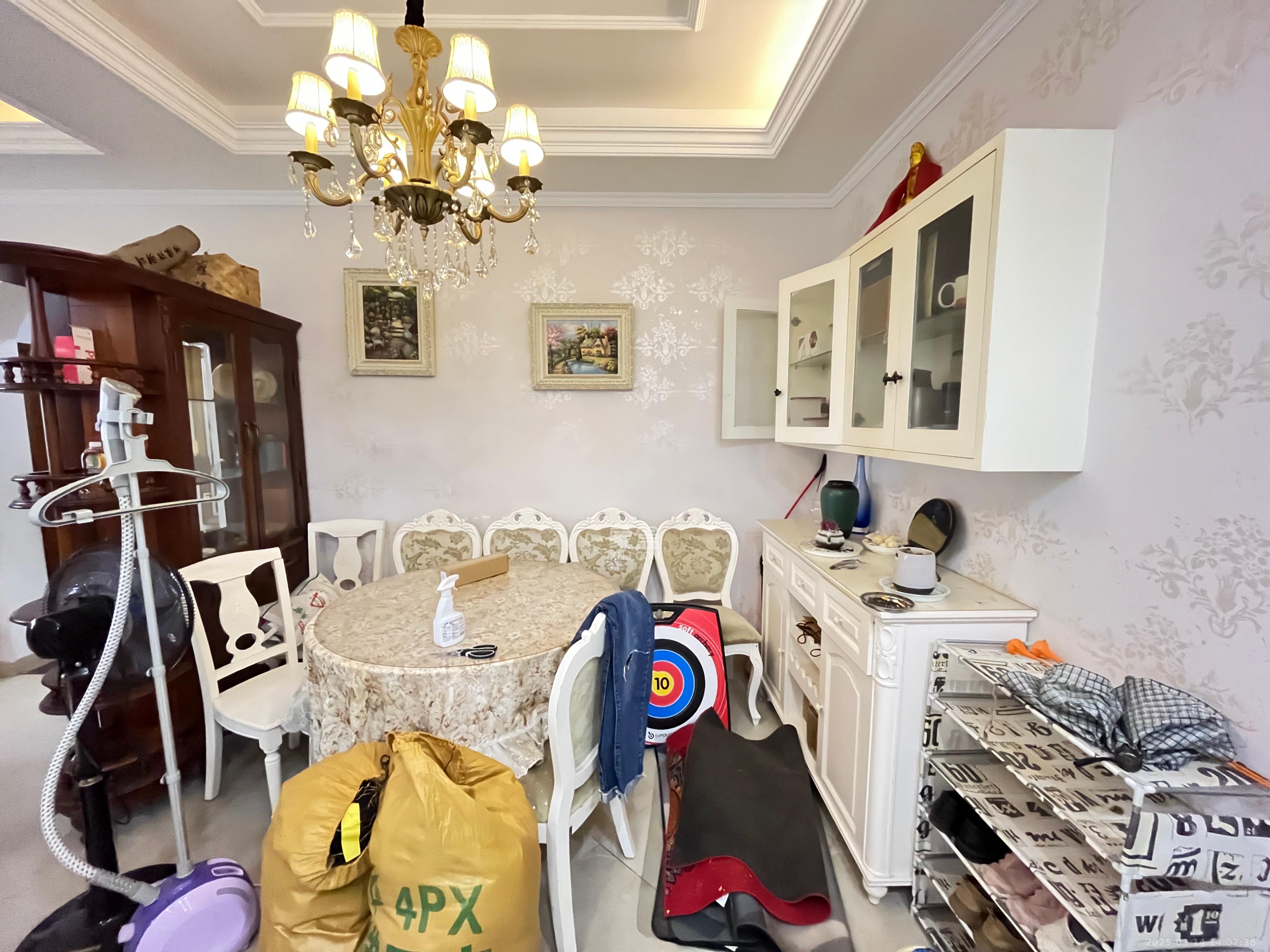 阳光100三期 3室2厅2卫 3400.0元/月 阳光100三期 3室2厅2卫 3400.0元/月室内图