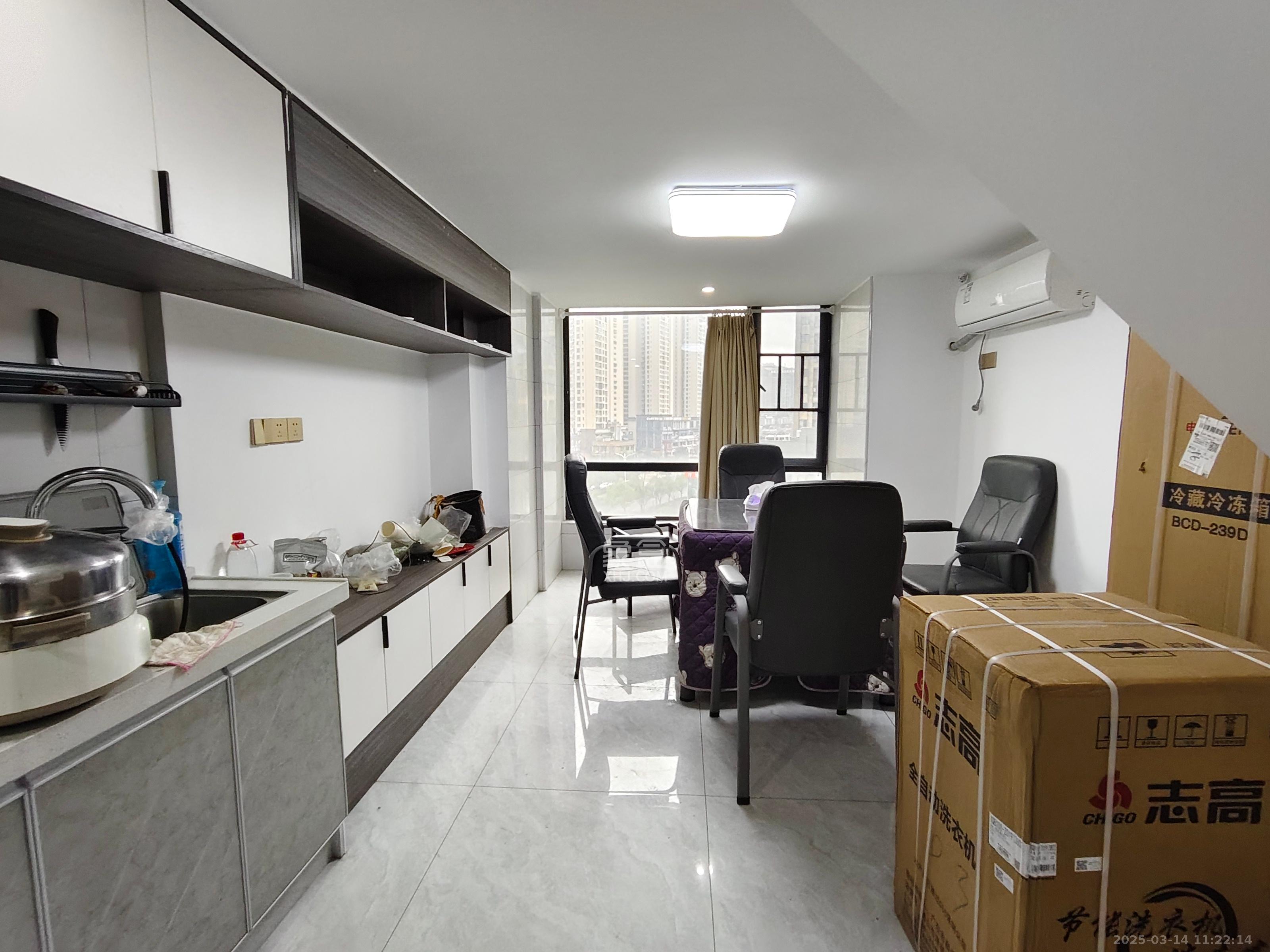 天麓轻奢国际 2室1厅1卫 1900.0元/月 天麓轻奢国际 2室1厅1卫 1900.0元/月室内图