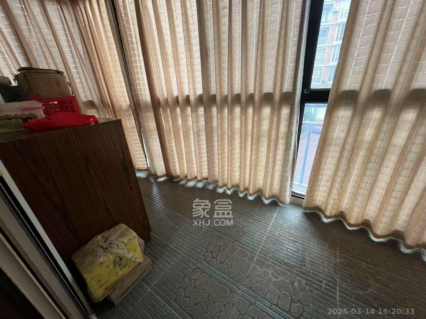 霞光山庄南苑 4室2厅1卫 68.0万 霞光山庄南苑 4室2厅1卫 68.0万室内图