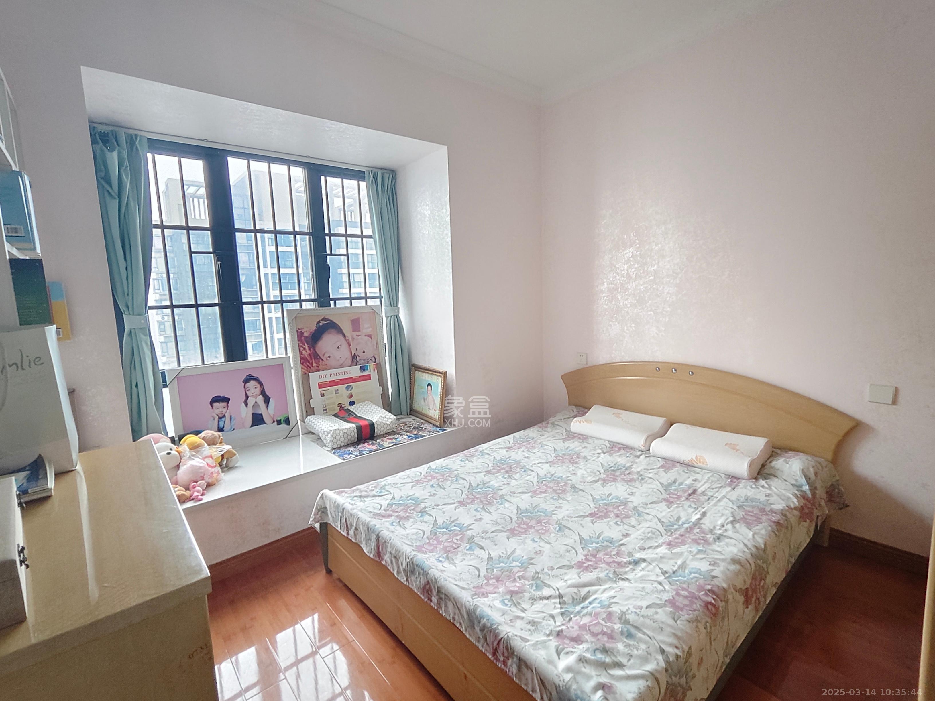 蓝山郡 2室2厅1卫 2400.0元/月 蓝山郡 2室2厅1卫 2400.0元/月室内图