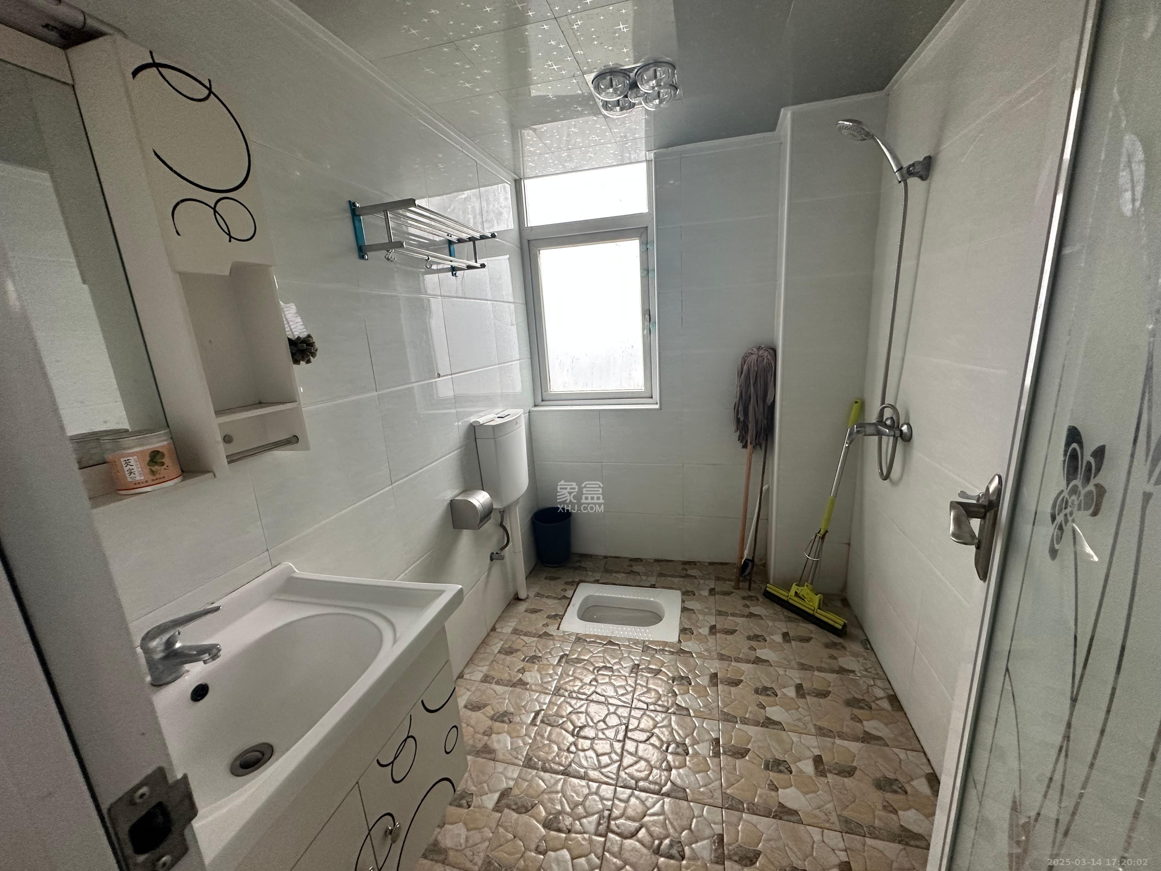 左岸右岸 1室0厅0卫 5000.0元/月 左岸右岸 1室0厅0卫 5000.0元/月室内图