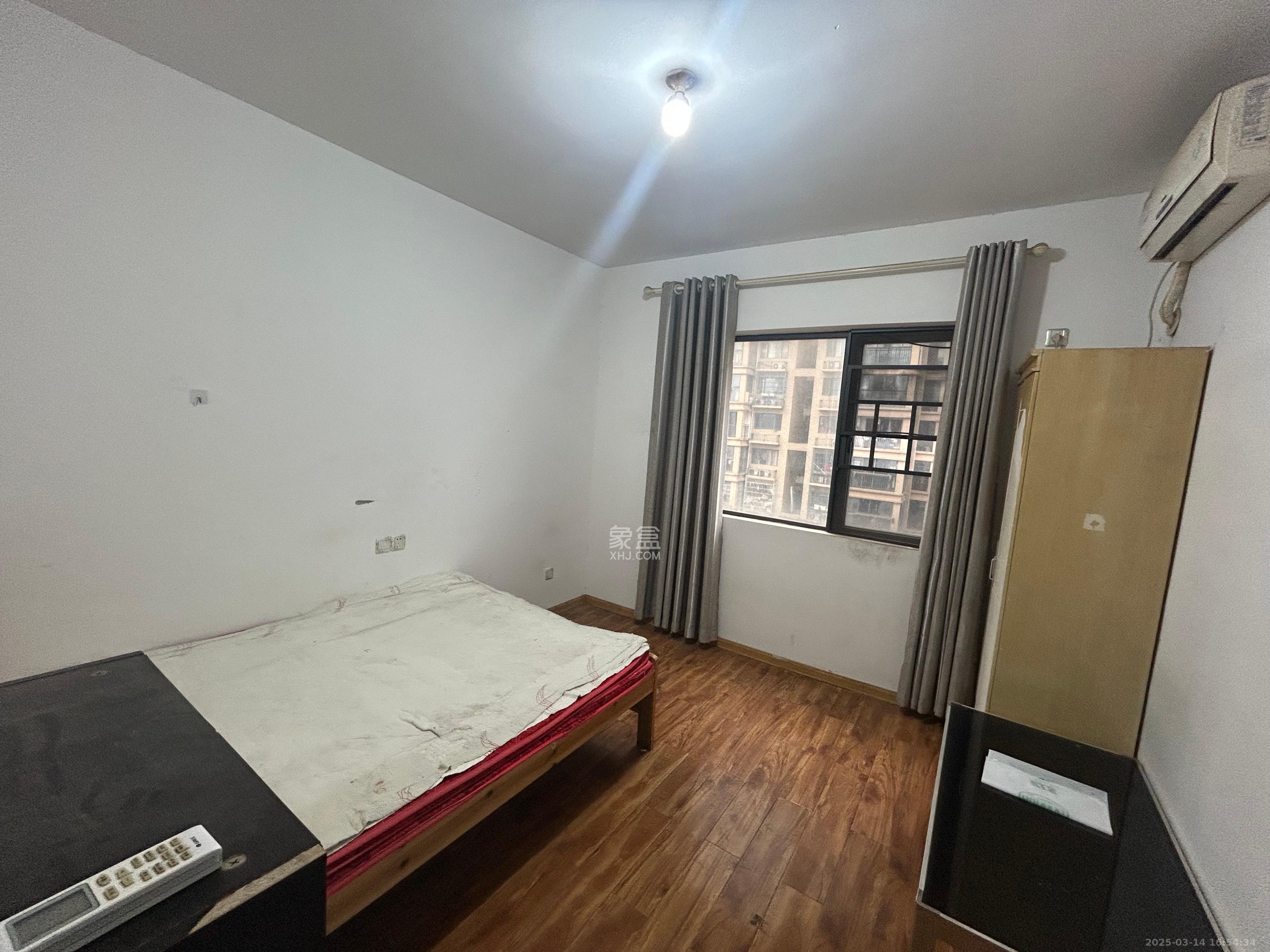 兴隆景苑  4室2厅2卫   2500.00元/月室内图