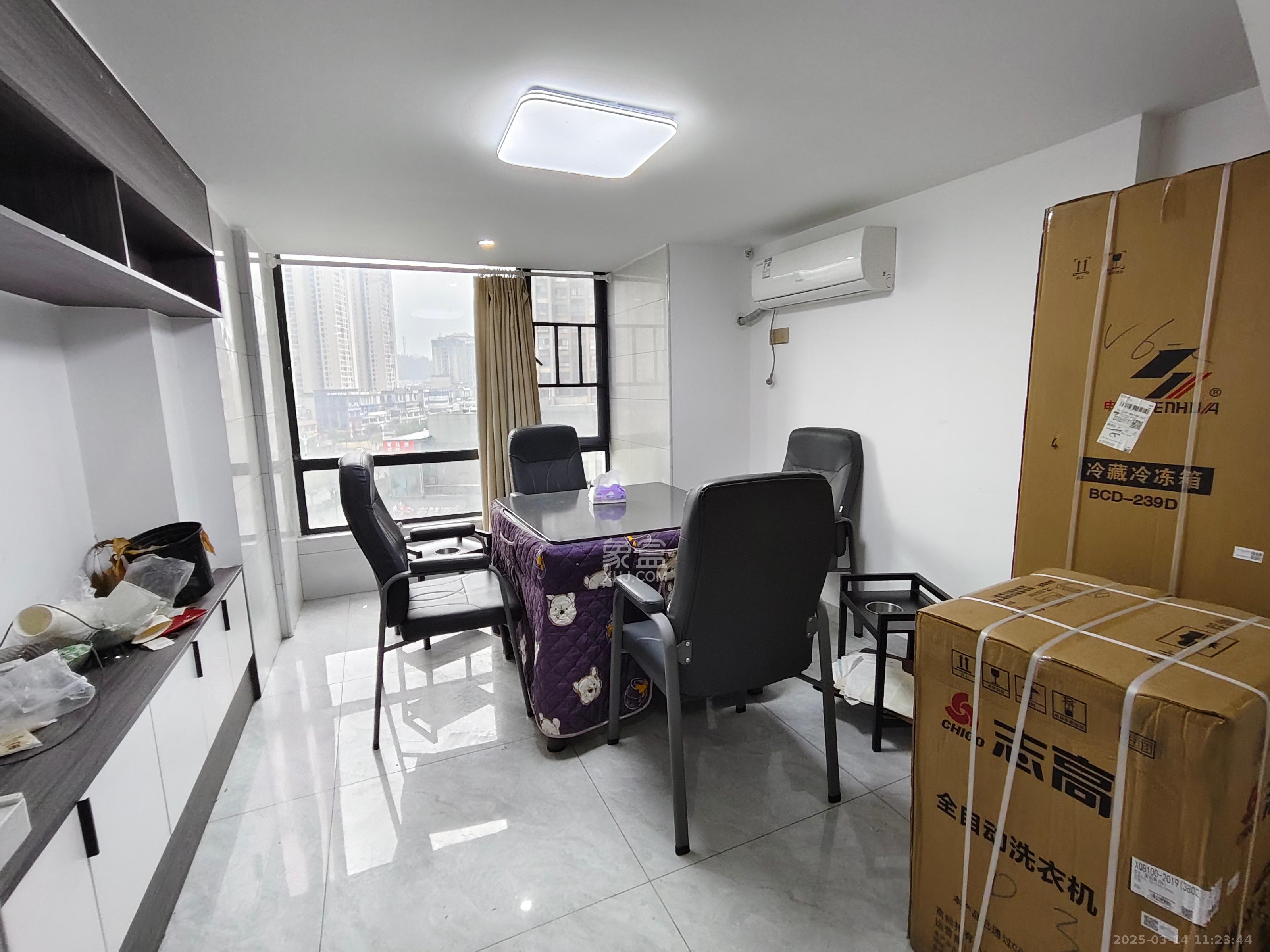 天麓轻奢国际 2室1厅1卫 1900.0元/月 天麓轻奢国际 2室1厅1卫 1900.0元/月室内图