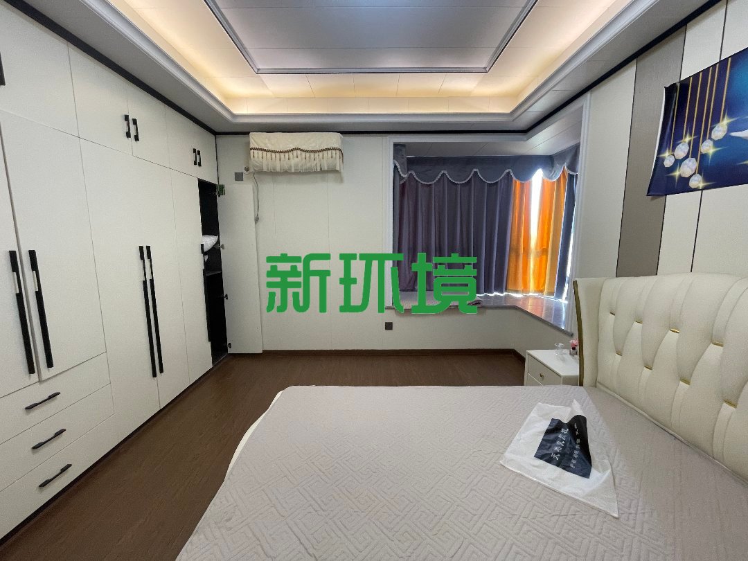 东方明珠  4室2厅2卫    82.0万客厅