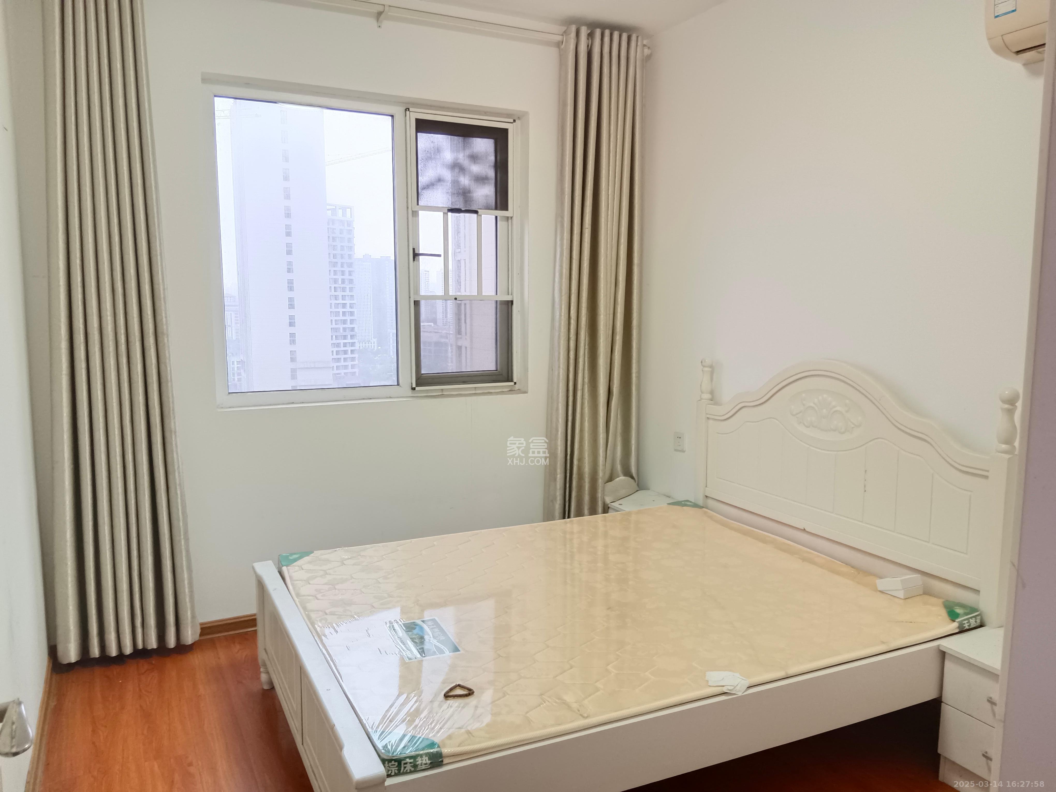 绿地新都会  4室2厅2卫   2800.00元/月室内图