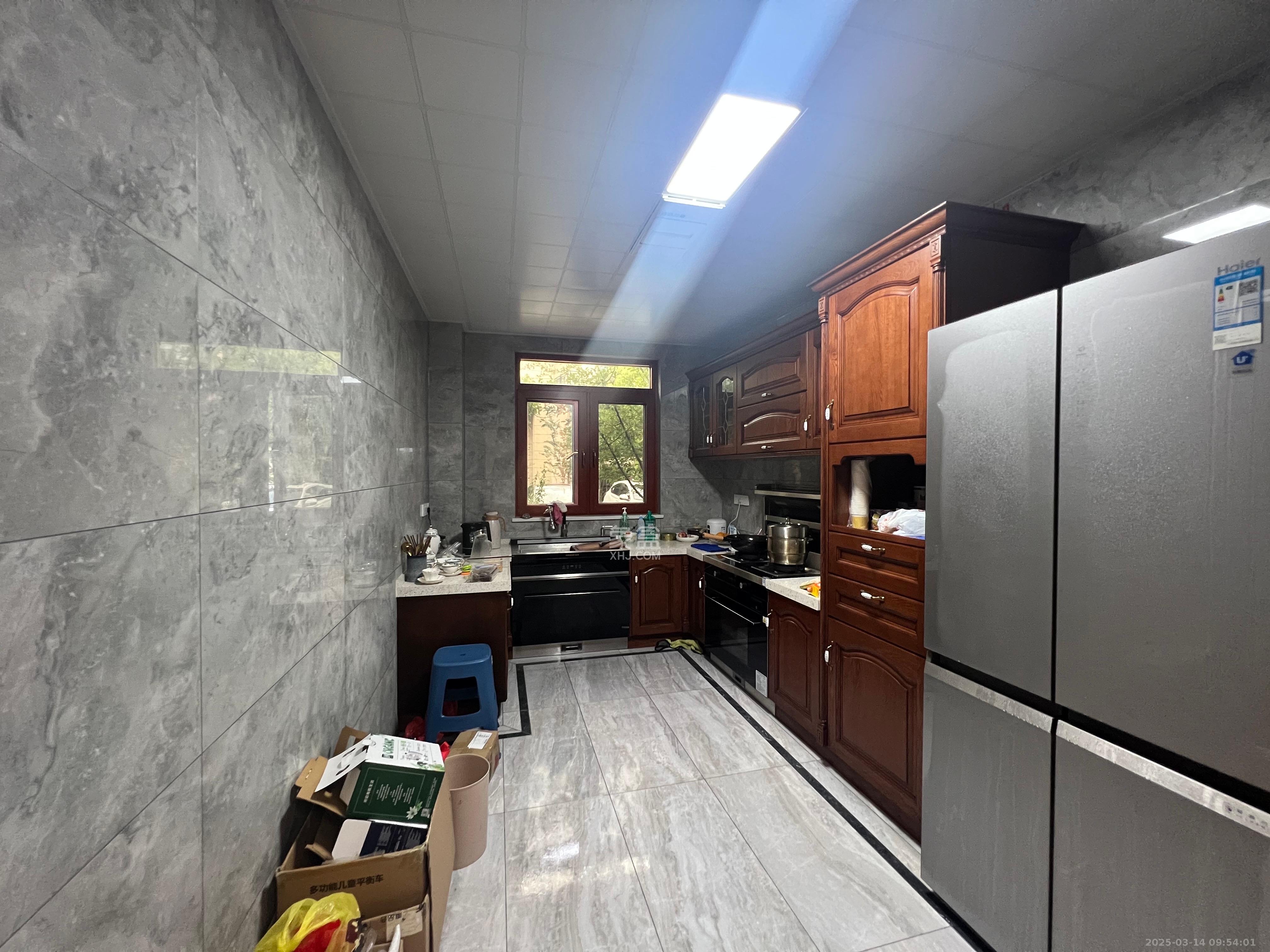 九华湘江富力城  4室2厅4卫    458.0万 九华湘江富力城  4室2厅4卫    458.0万客厅