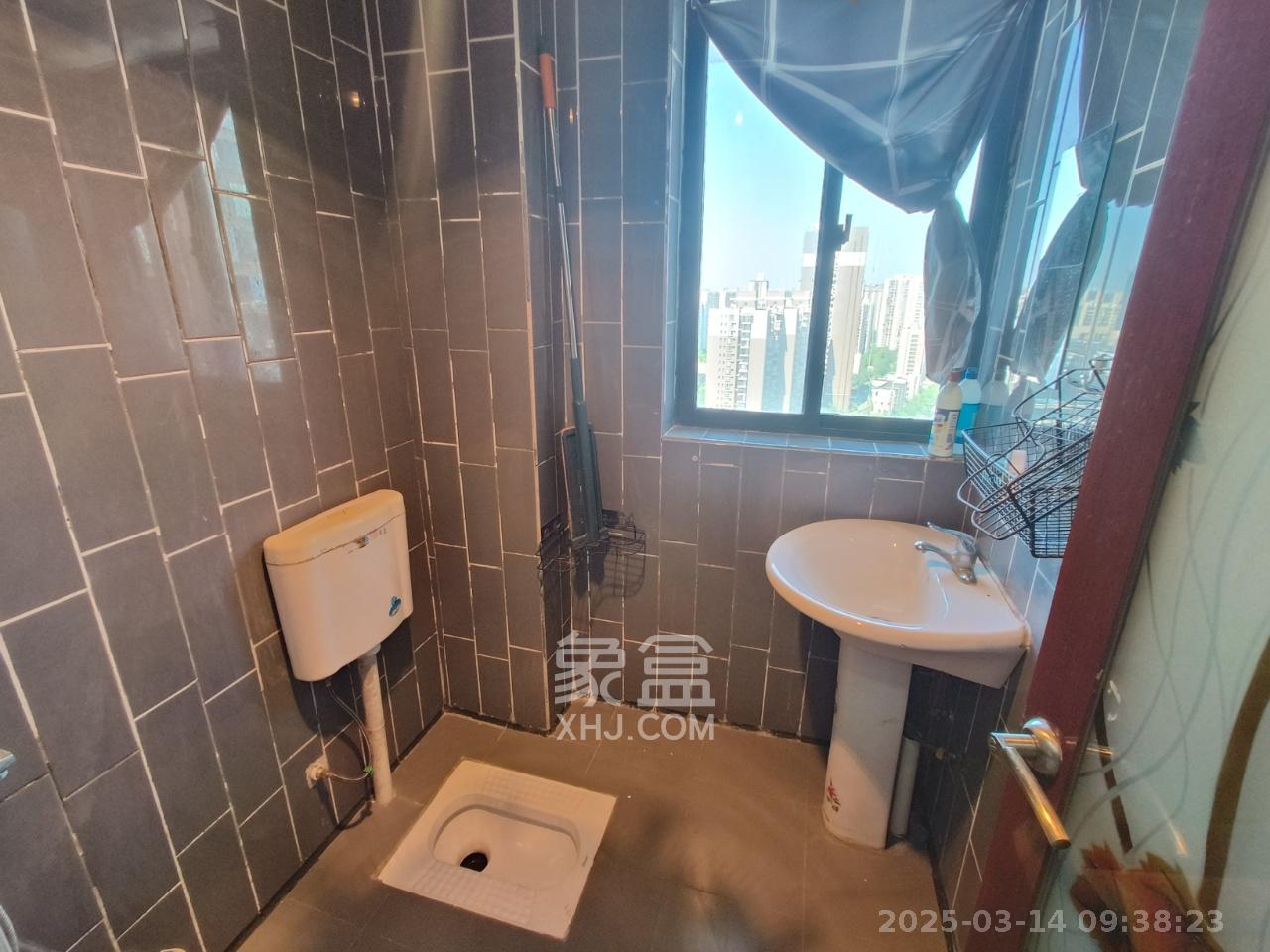 长大彩虹都  3室2厅1卫   2000.00元/月室内图