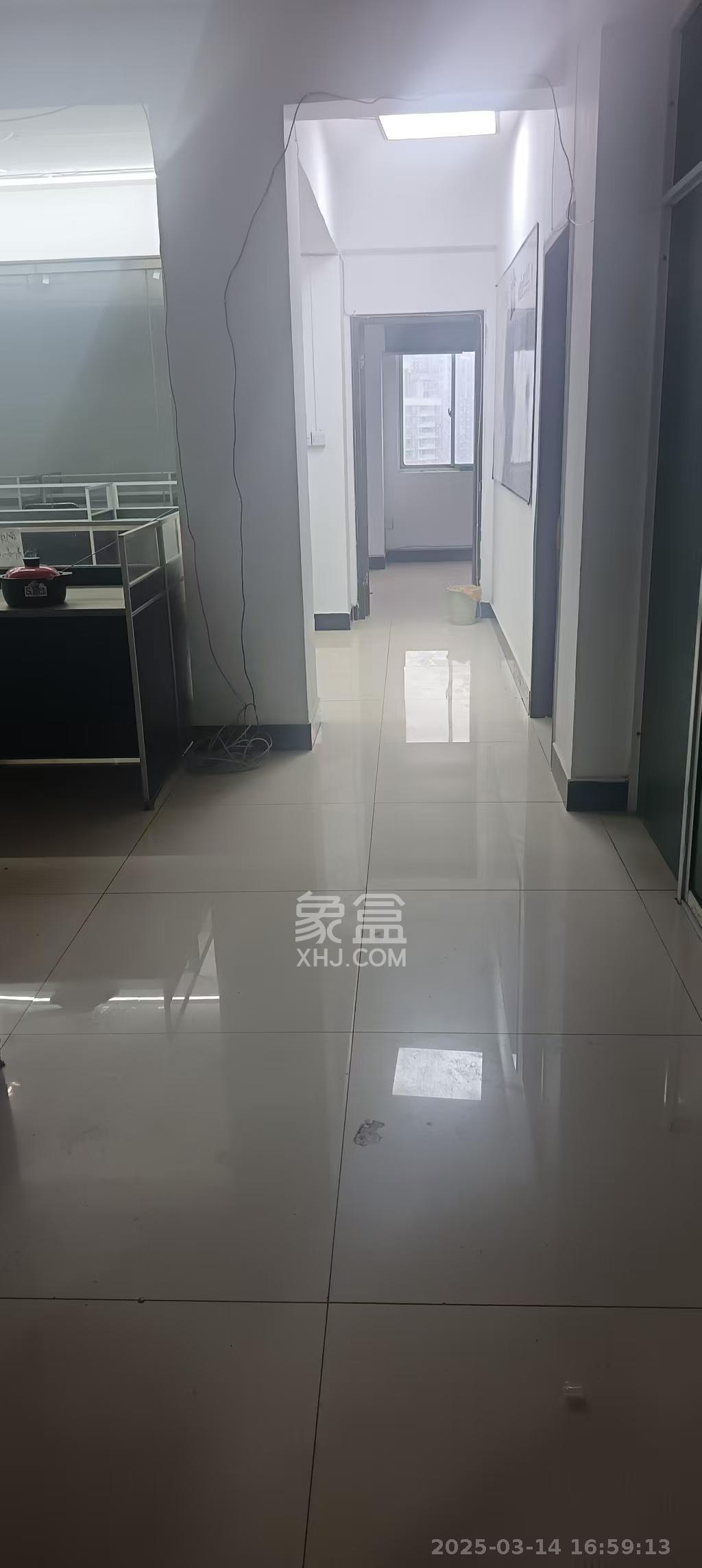 都市阳光大厦 4室2厅1卫 4800.0元/月 都市阳光大厦 4室2厅1卫 4800.0元/月室内图