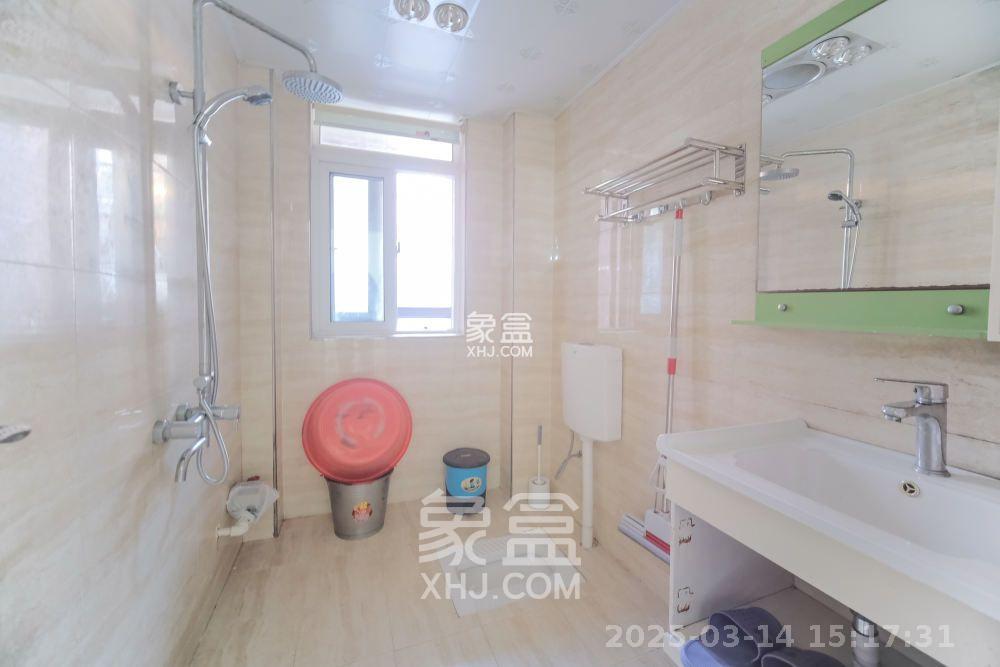 山水湾  3室2厅2卫    2000.0元/月室内图
