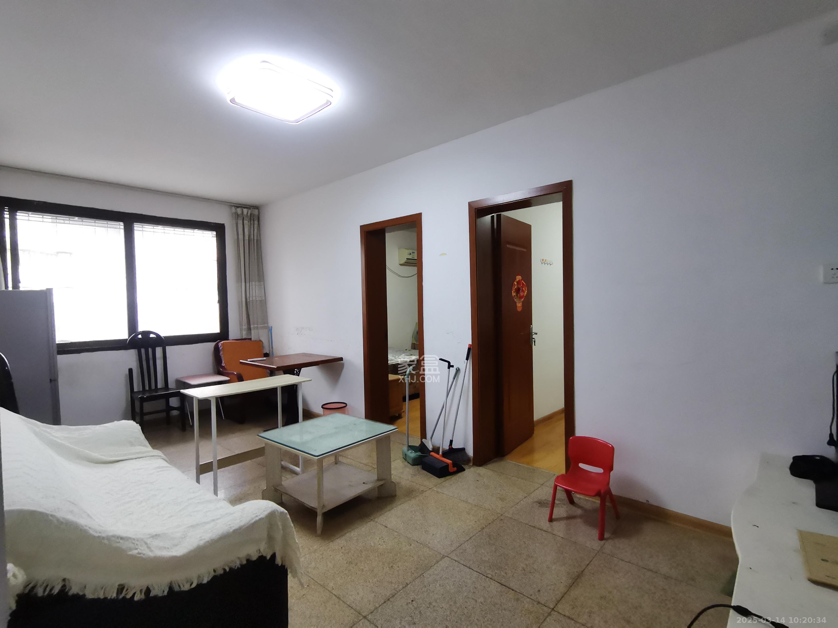 桐荫里社区  2室1厅1卫    1800.0元/月 桐荫里社区  2室1厅1卫    1800.0元/月