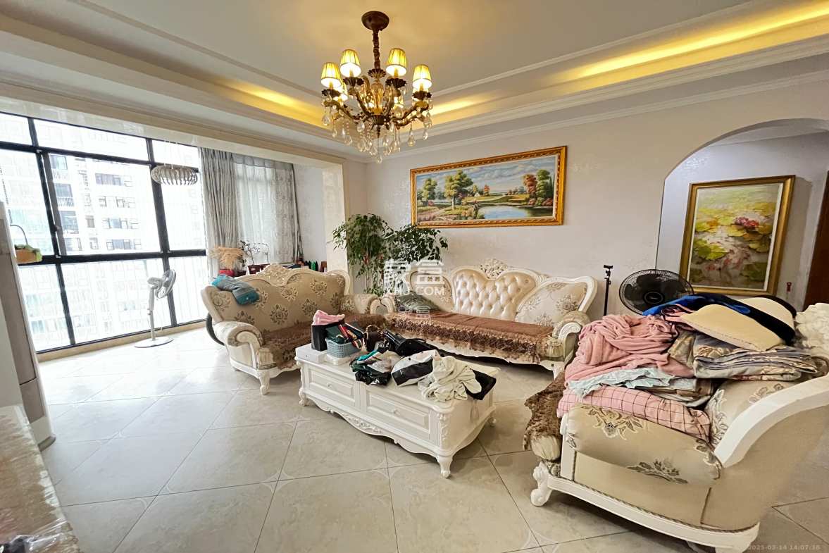 阳光100三期 3室2厅2卫 3400.0元/月 阳光100三期 3室2厅2卫 3400.0元/月室内图