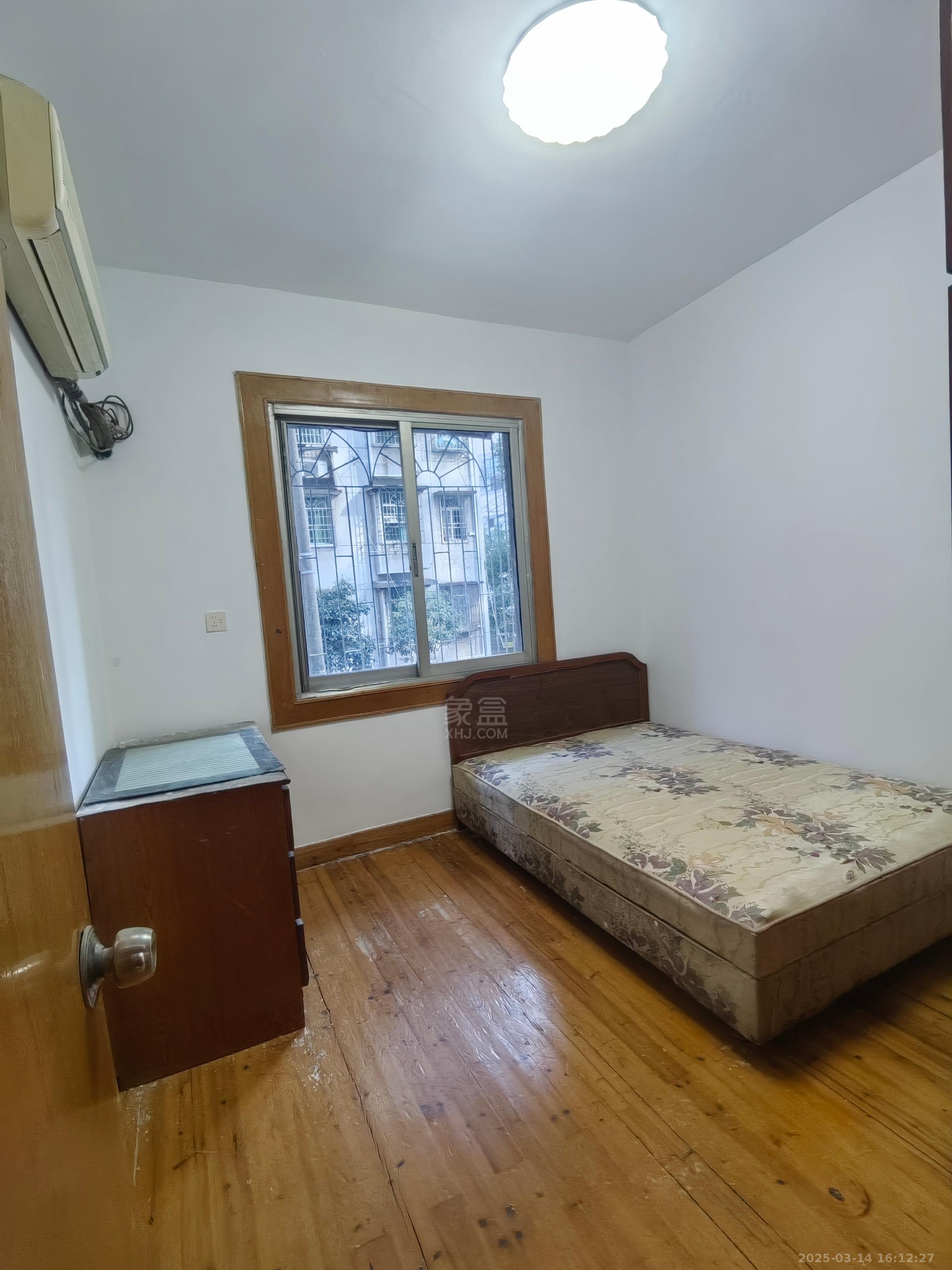 火炬三村 2室1厅1卫 900.0元/月 火炬三村 2室1厅1卫 900.0元/月室内图