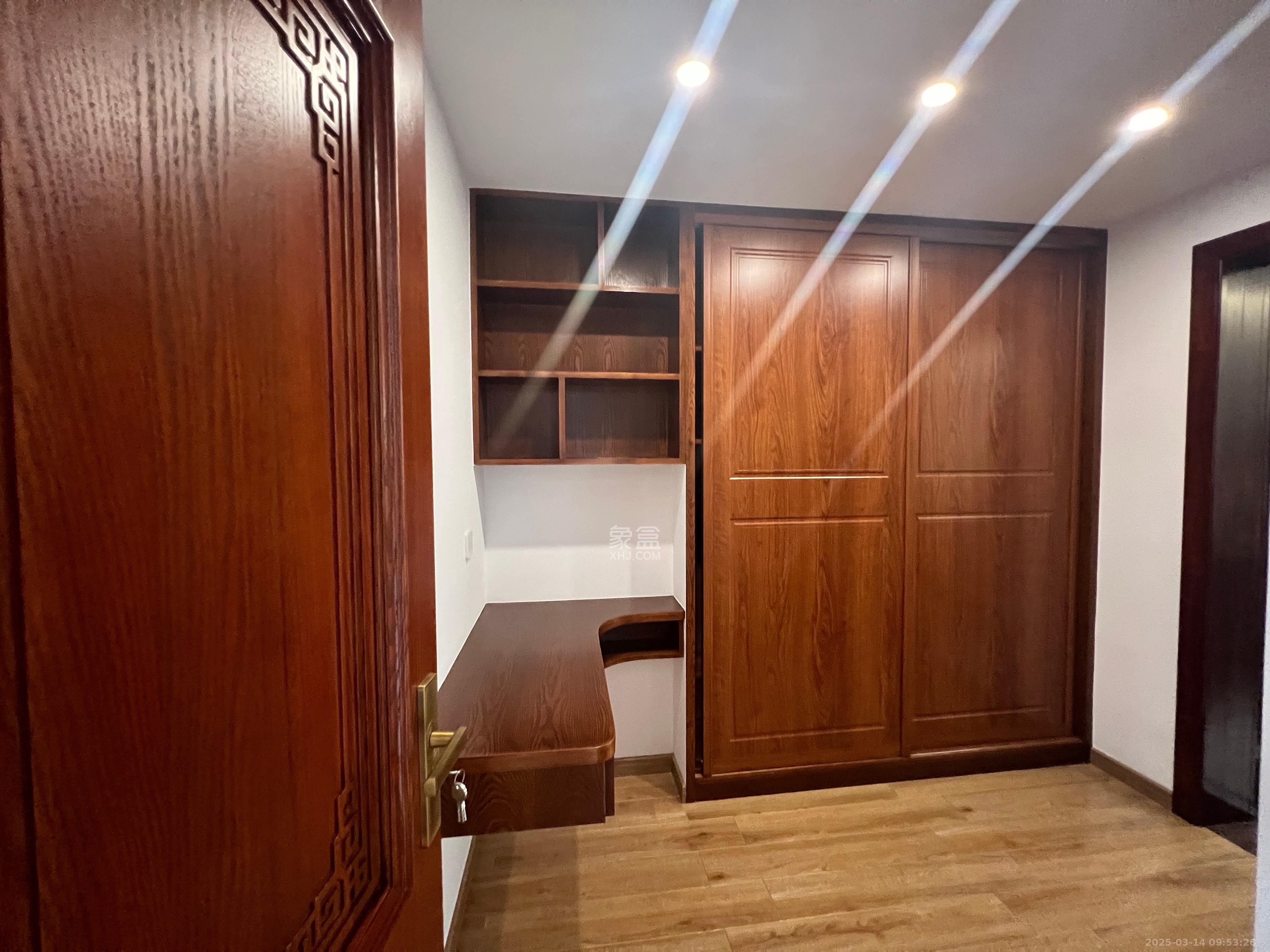 九华湘江富力城  4室2厅4卫    458.0万 九华湘江富力城  4室2厅4卫    458.0万客厅