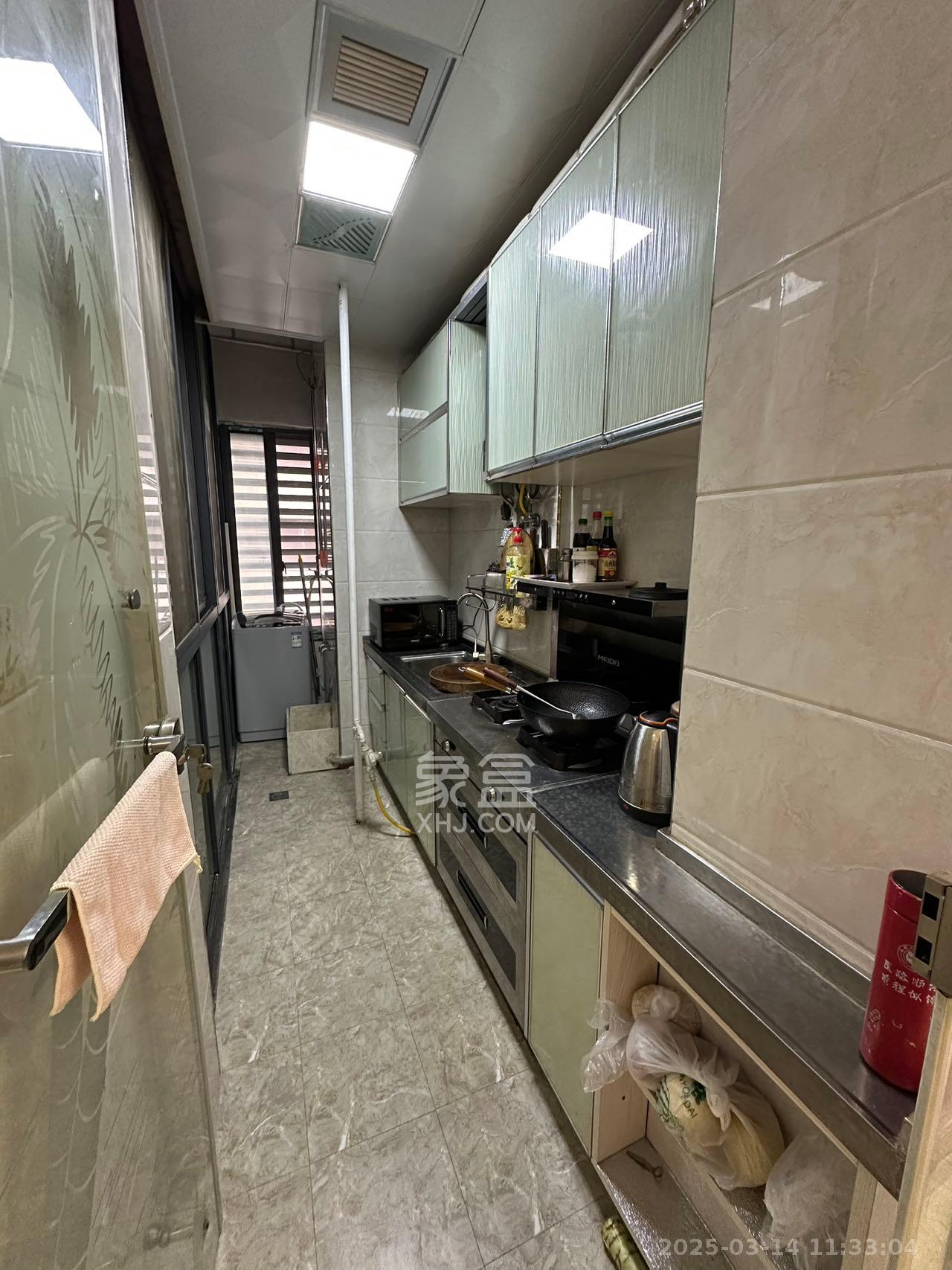 东怡外国(南湖一号) 2室2厅1卫 3200.0元/月 东怡外国(南湖一号) 2室2厅1卫 3200.0元/月室内图