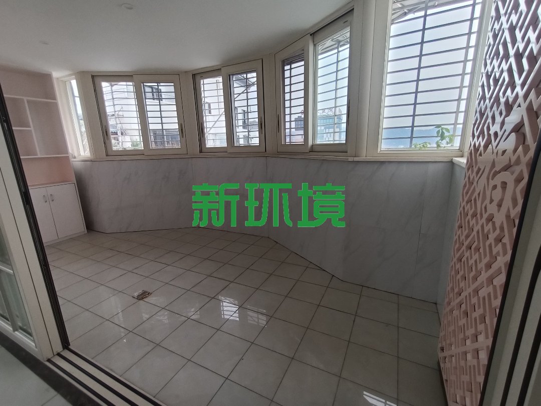 宏力大厦（宏历商业广场）  4室2厅2卫   165.00万客厅