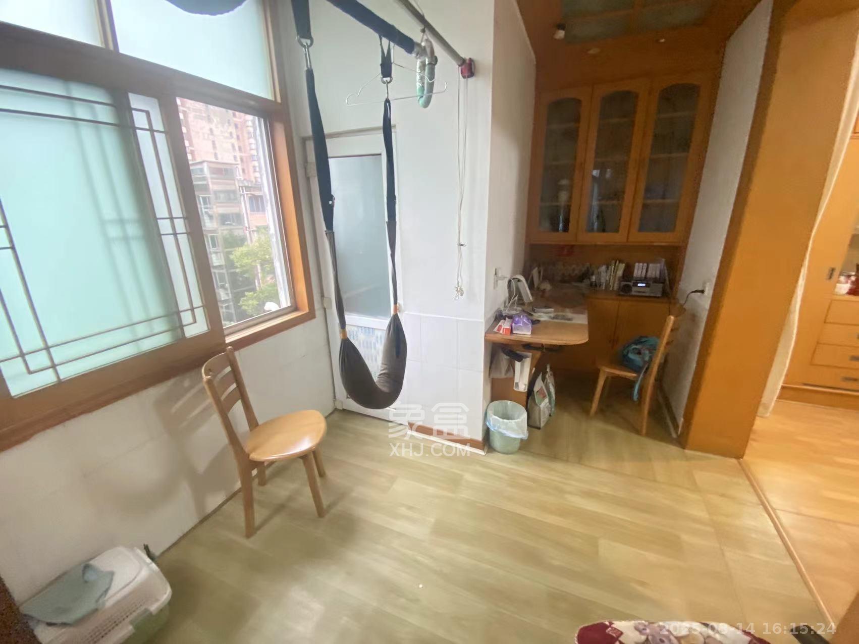 湘农桥社区 1室1厅1卫 2700.0元/月 湘农桥社区 1室1厅1卫 2700.0元/月室内图