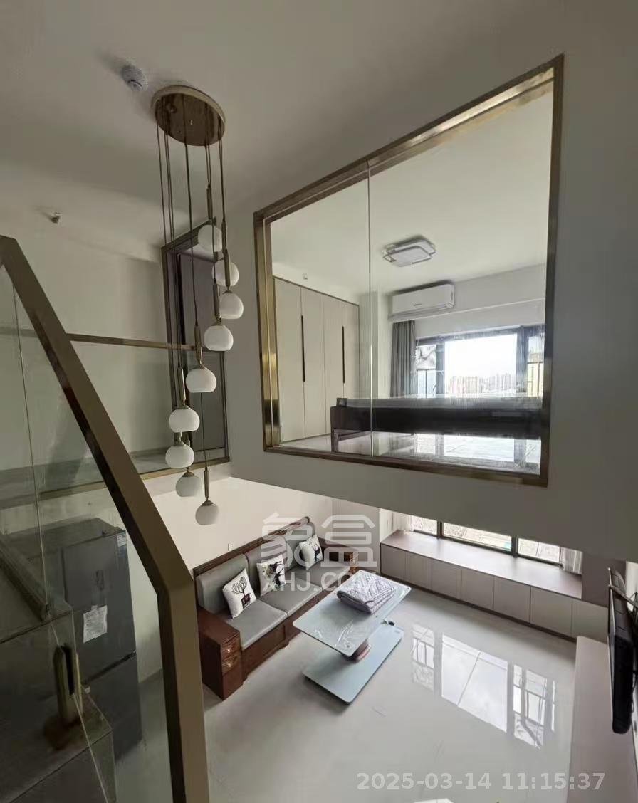 世茂璀璨天城公寓  2室1厅1卫    2200.0元/月 世茂璀璨天城公寓  2室1厅1卫    2200.0元/月室内图1