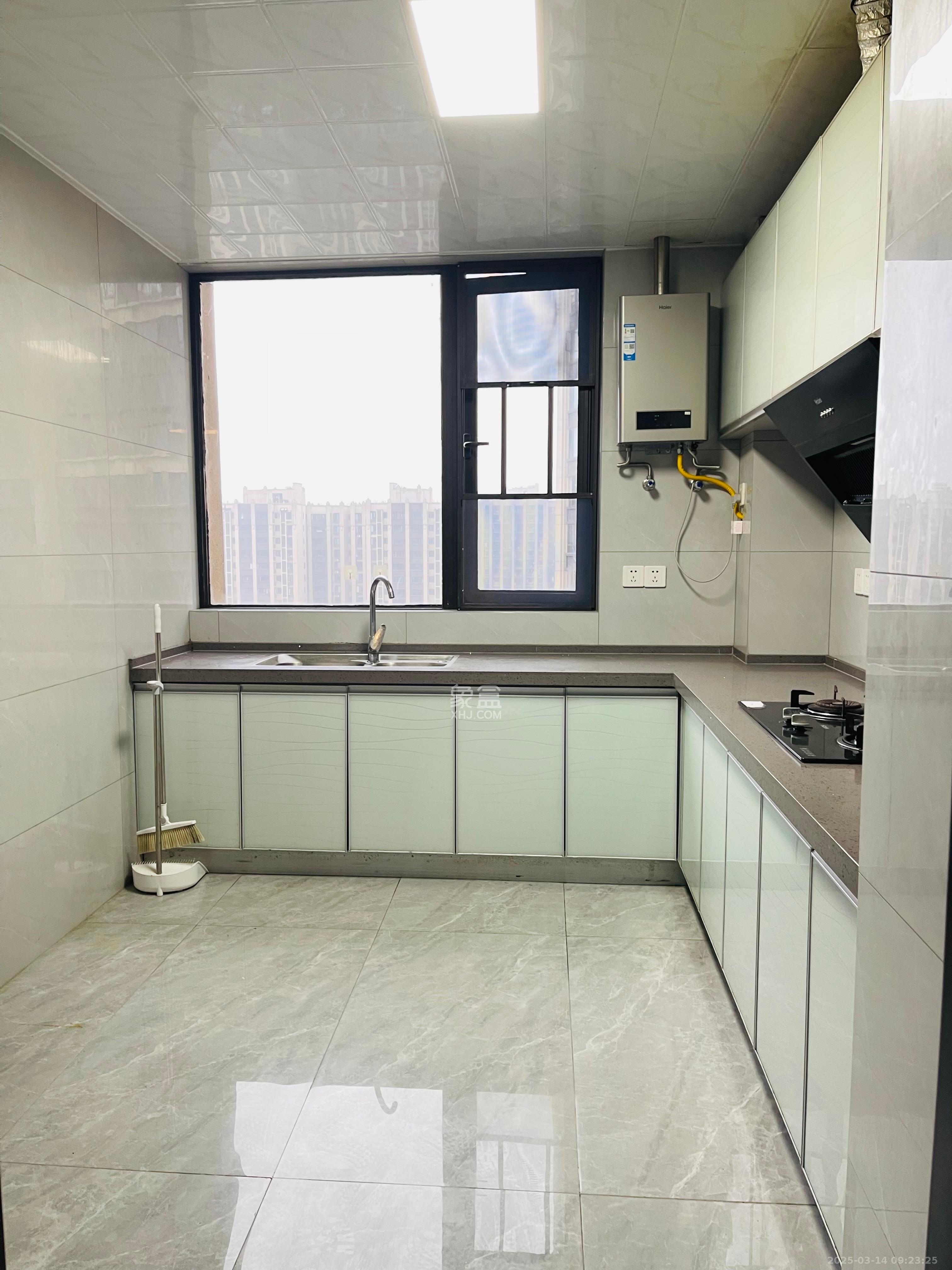 建发央著  4室2厅2卫   5200.00元/月室内图