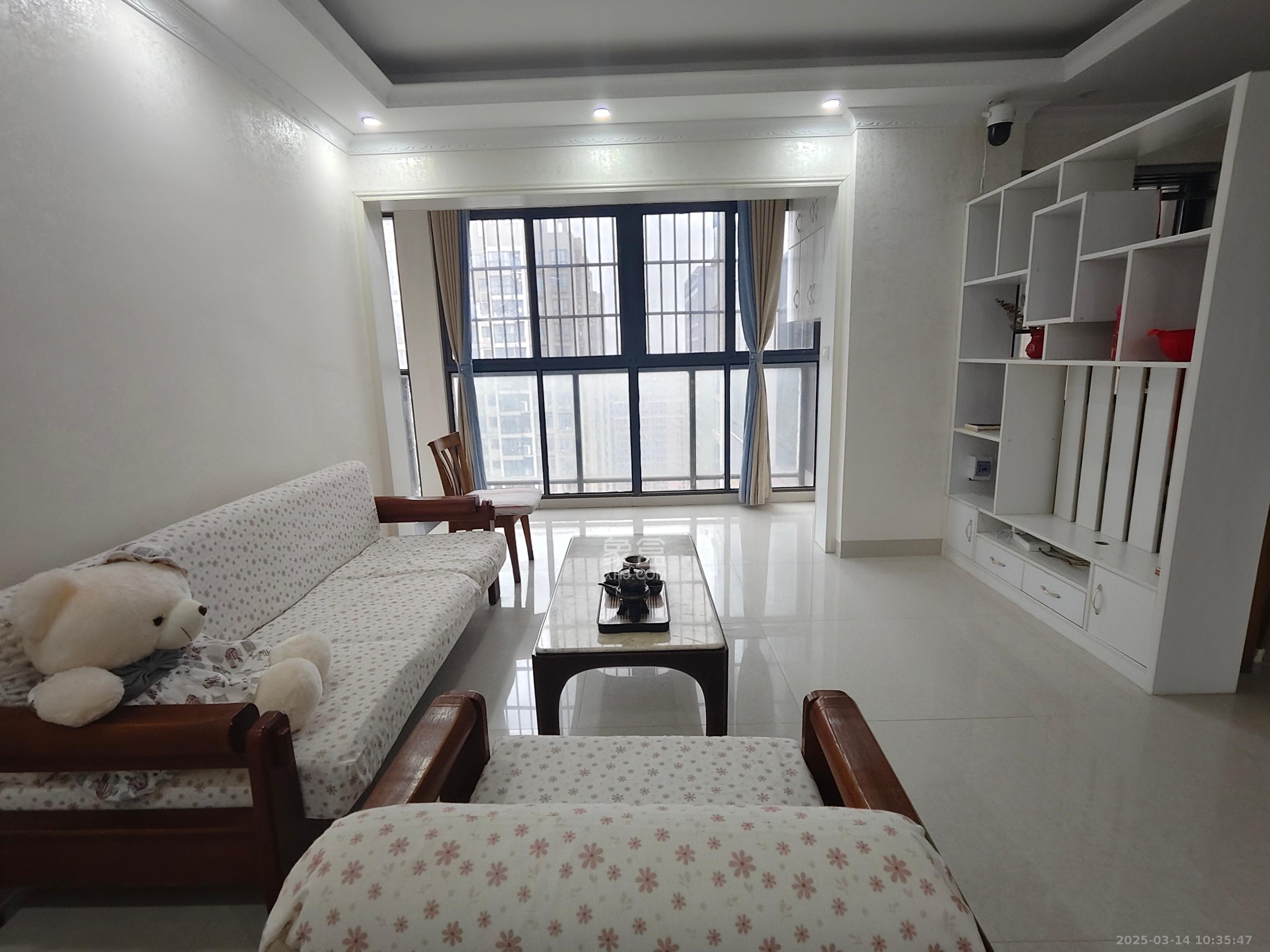 蓝山郡 2室2厅1卫 2400.0元/月 蓝山郡 2室2厅1卫 2400.0元/月室内图