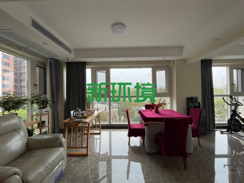 东方明珠  5室2厅2卫   120.00万客厅