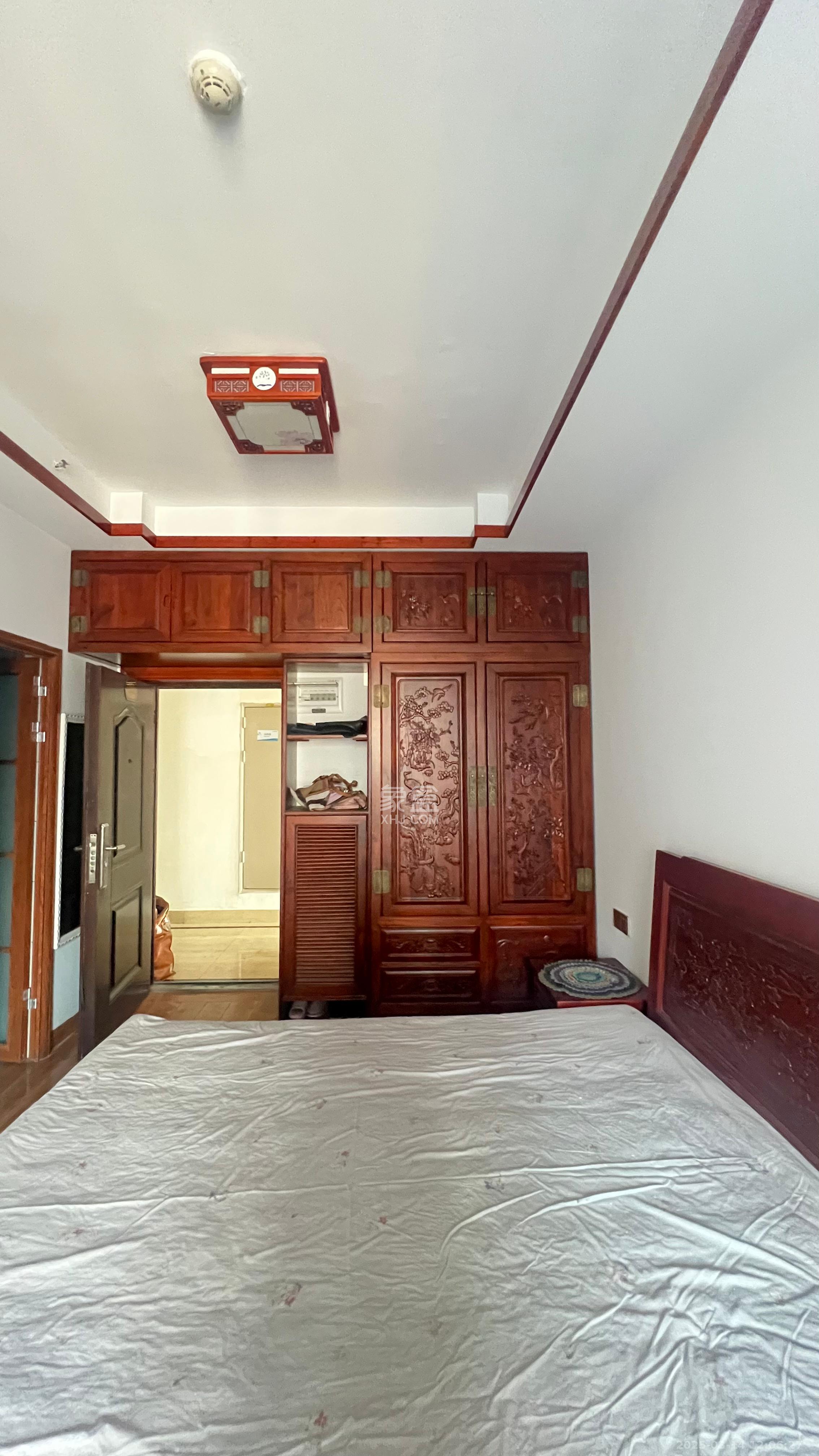 荣悦台  1室1厅1卫    2800.0元/月 荣悦台  1室1厅1卫    2800.0元/月