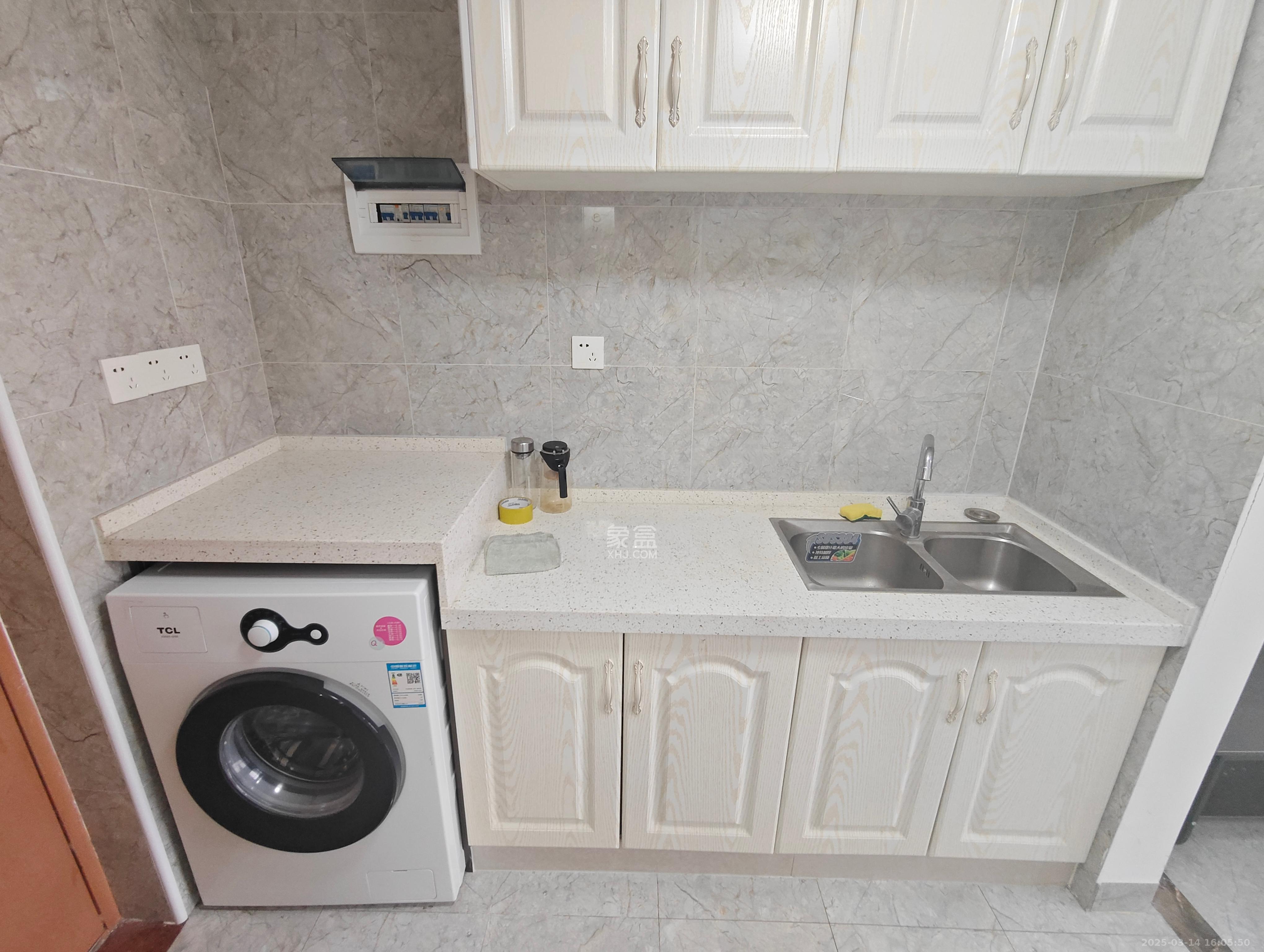 洋湖时代  1室1厅1卫    1400.0元/月 洋湖时代  1室1厅1卫    1400.0元/月室内图