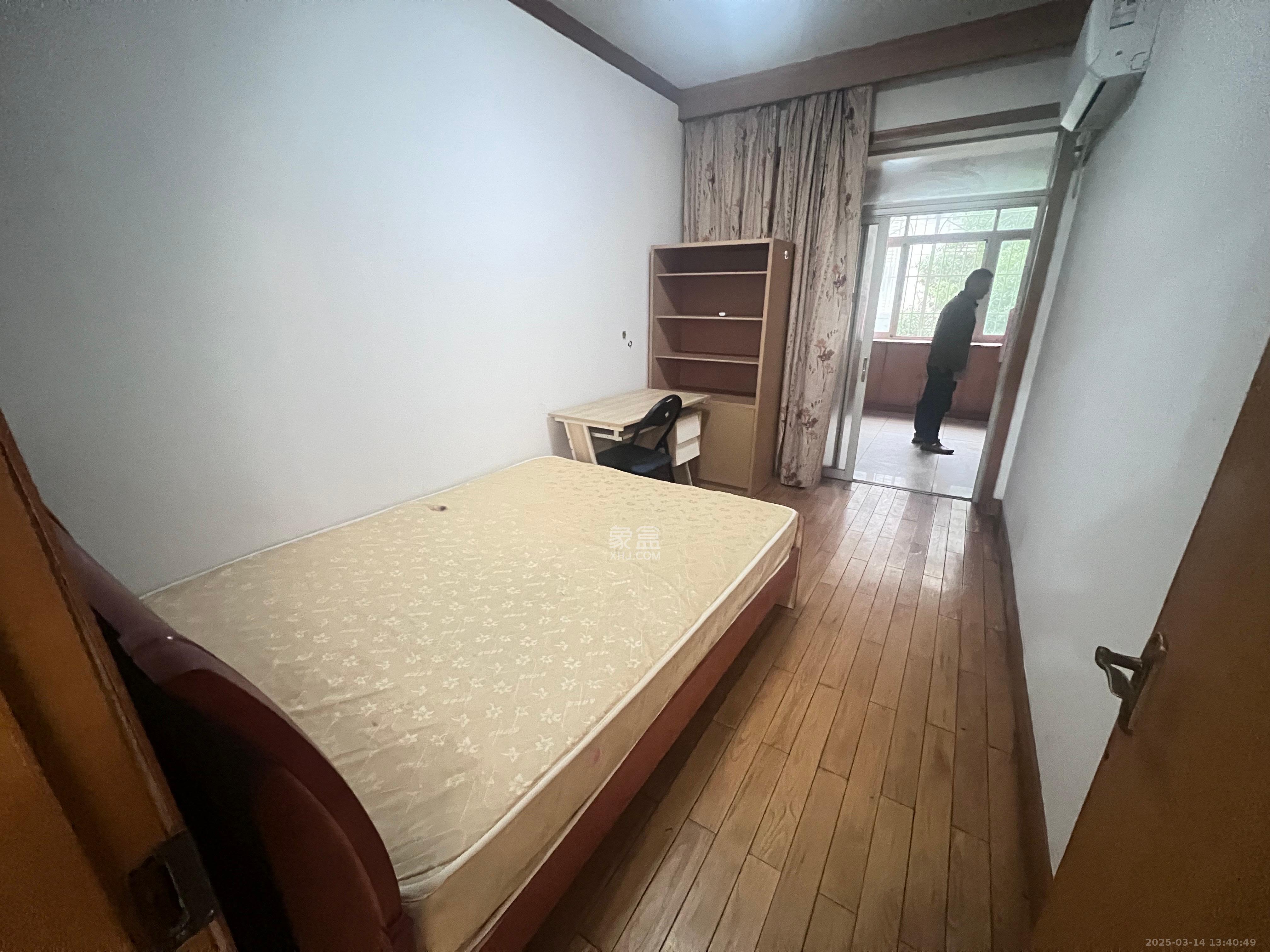 文艺新村  3室1厅2卫   2500.00元/月室内图
