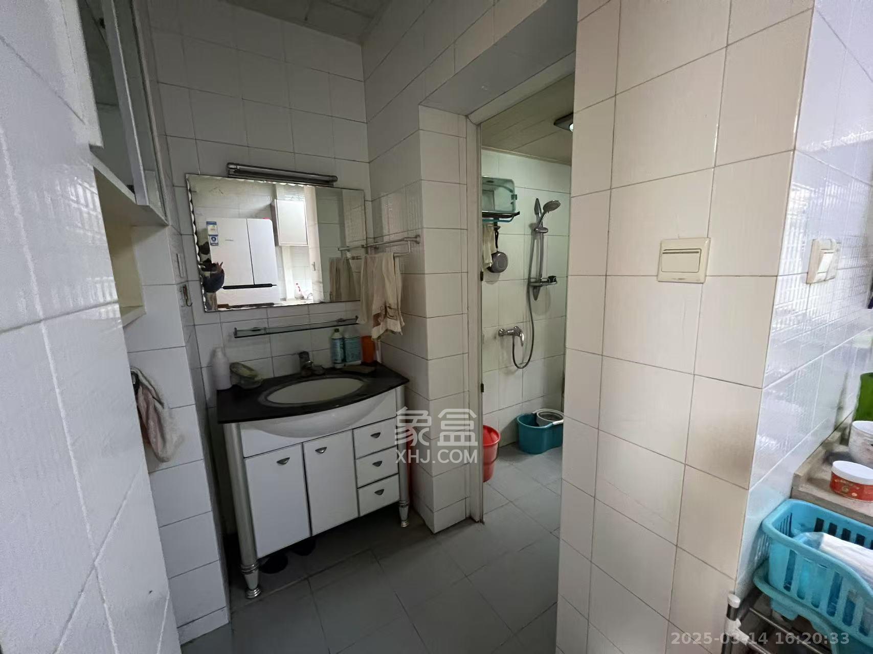 霞光山庄南苑 4室2厅1卫 68.0万 霞光山庄南苑 4室2厅1卫 68.0万室内图