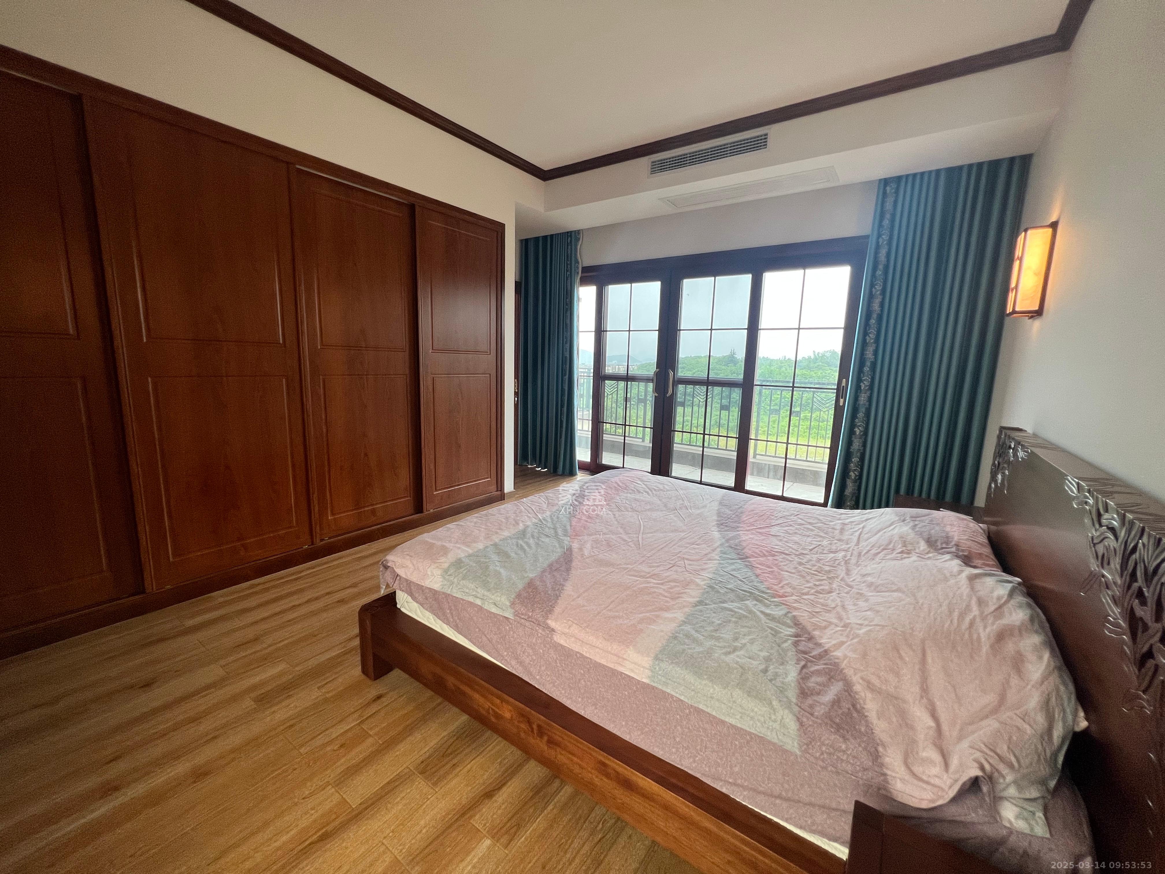 九华湘江富力城  4室2厅4卫    458.0万 九华湘江富力城  4室2厅4卫    458.0万客厅